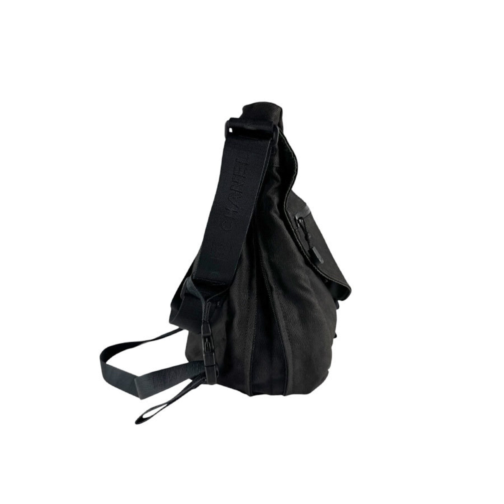 Chanel Black Green Nylon Shoulder Bag (Pre-Owned)