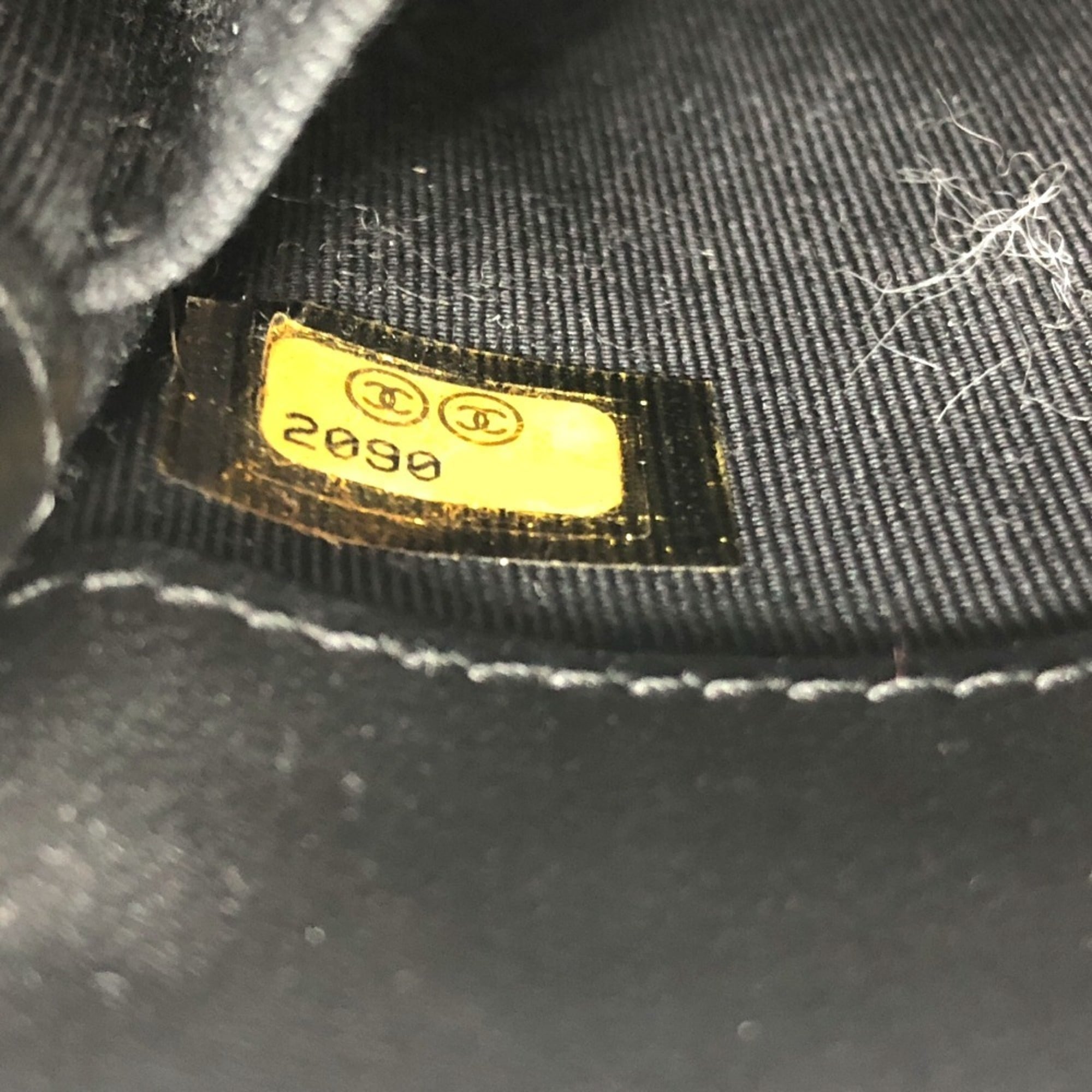 Chanel Black Pouch Shoulder Bag (Pre-Owned)