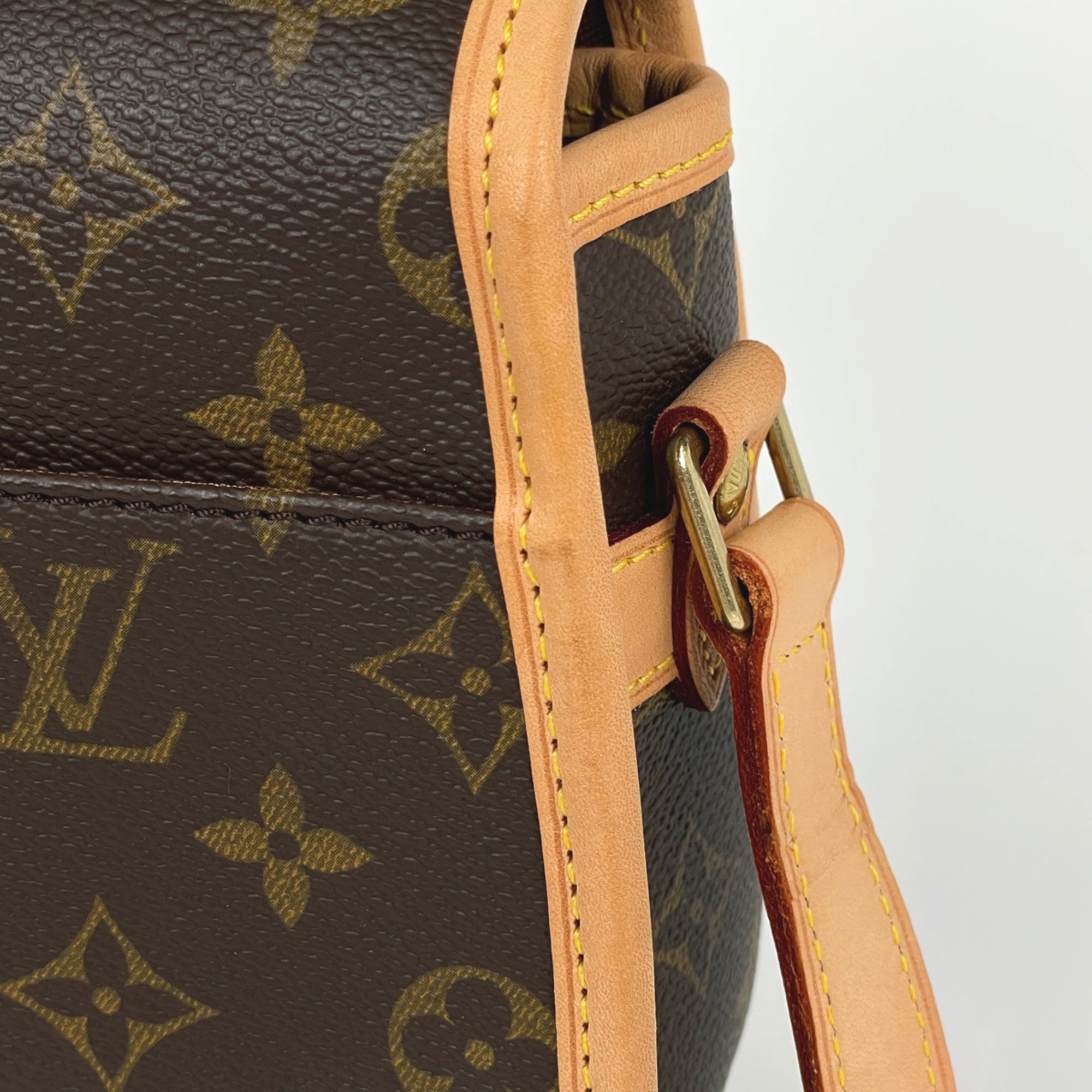 Louis Vuitton Brown Monogram Shoulder Bag (Pre-Owned)