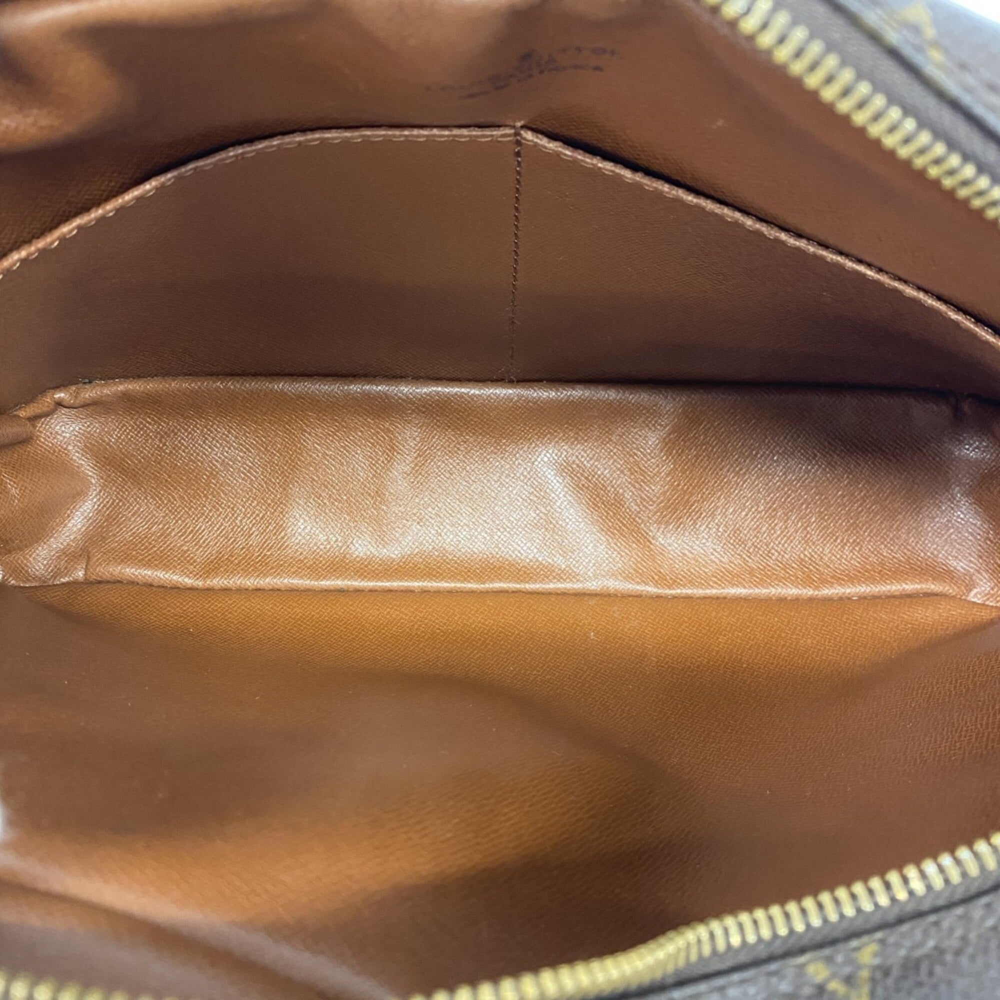Louis Vuitton Brown Clutch Bag (Pre-Owned)