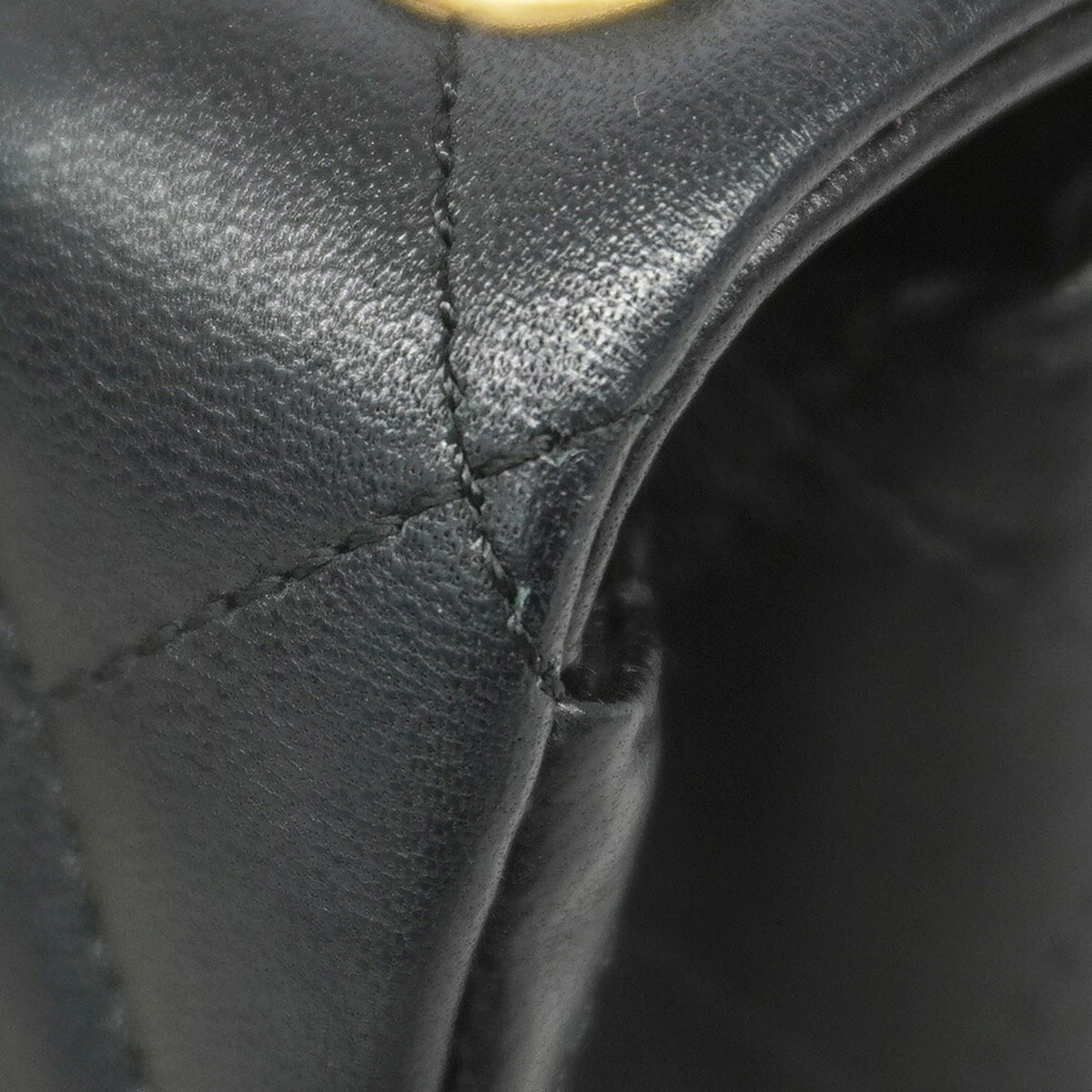 Chanel Black Leather Shoulder Bag (Pre-Owned)