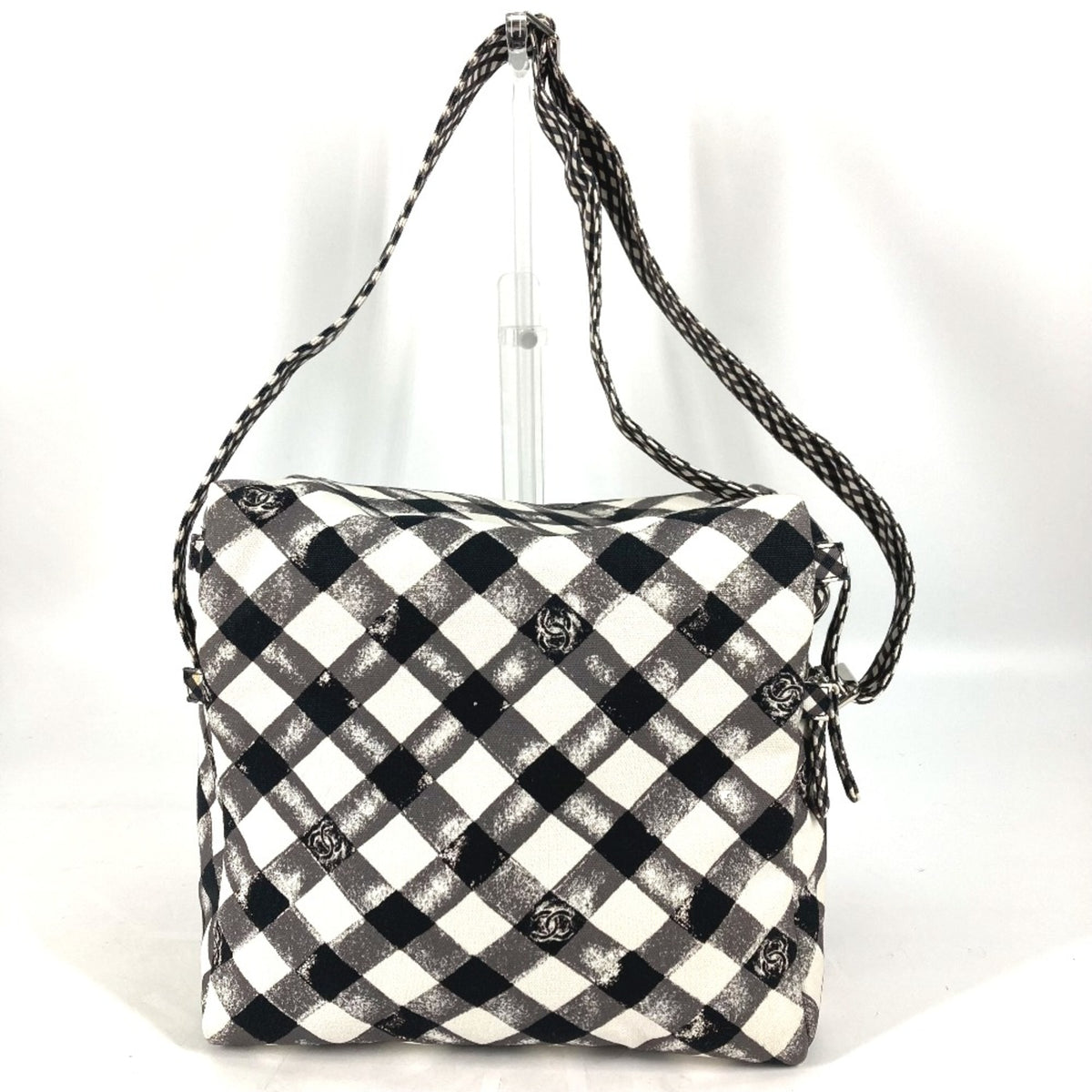 Chanel White Cloth Shoulder Bag (Pre-Owned)