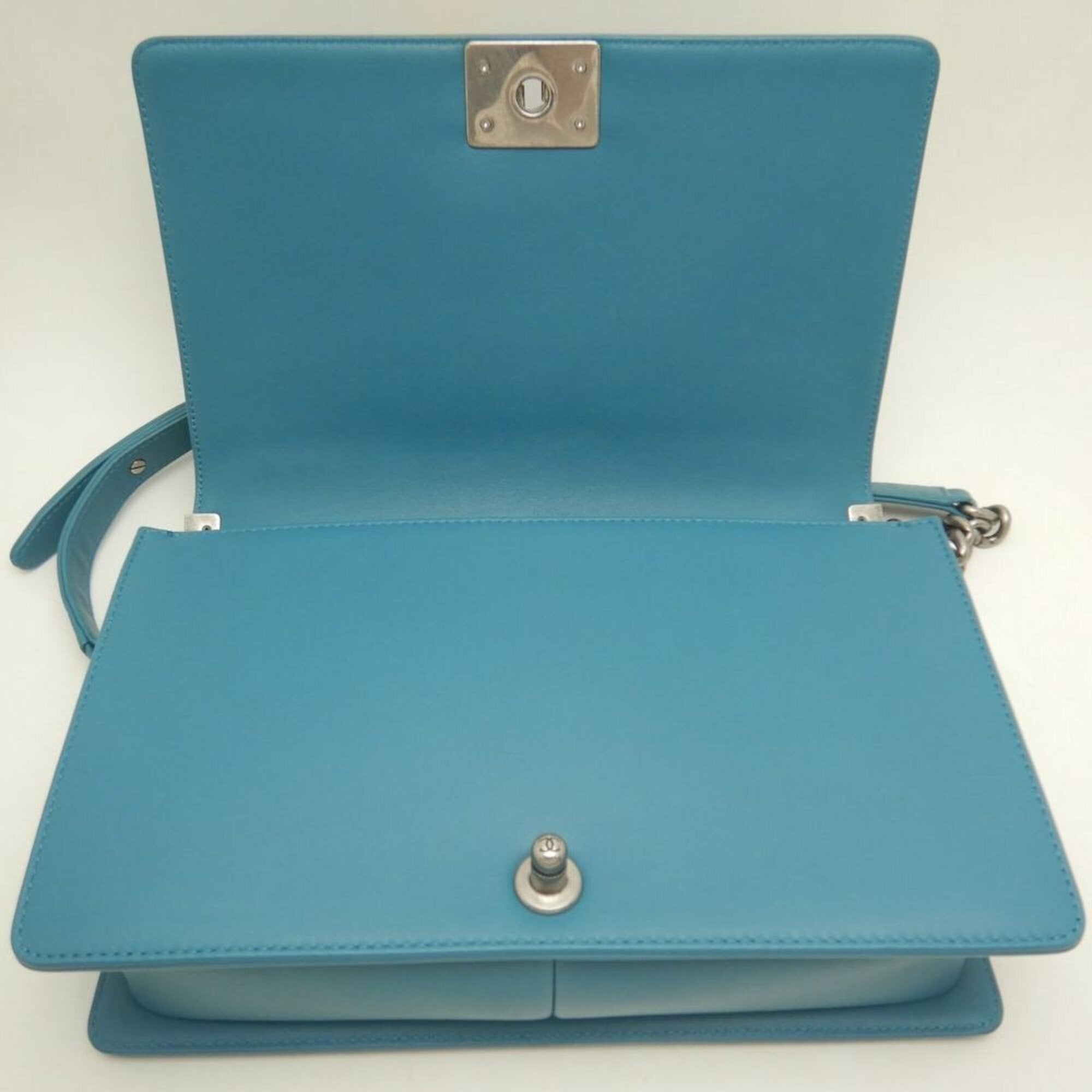 Chanel Matelasse Blue Leather Shoulder Bag (Pre-Owned)