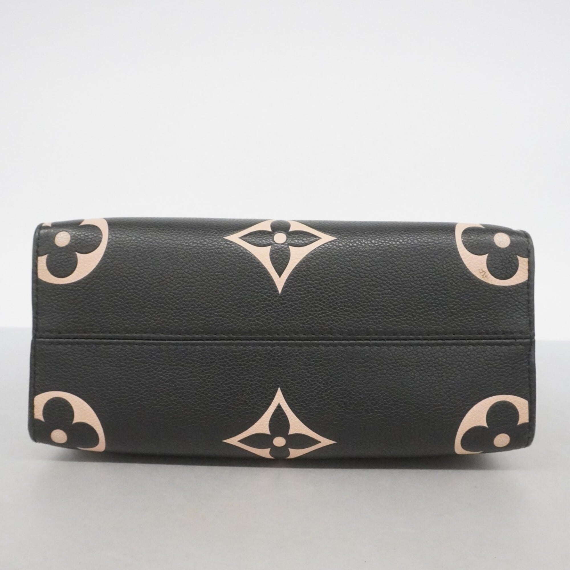 Louis Vuitton Beige Black Handbag (Pre-Owned)