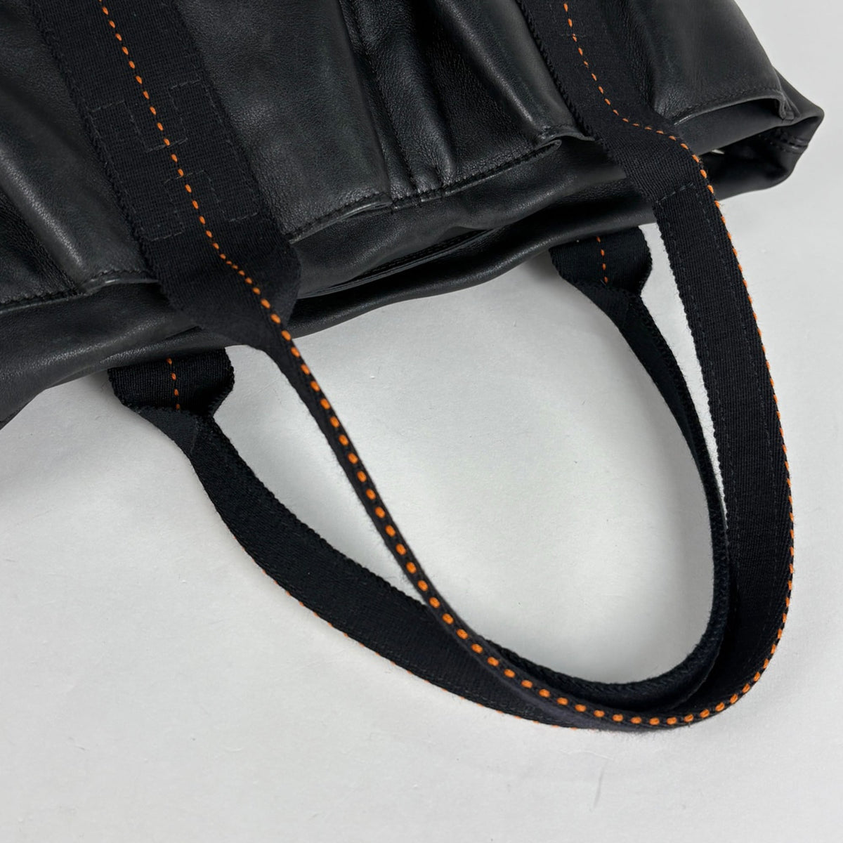 Hermes Caravan Horizontal Black Veau Derma Handbag (Pre-Owned)