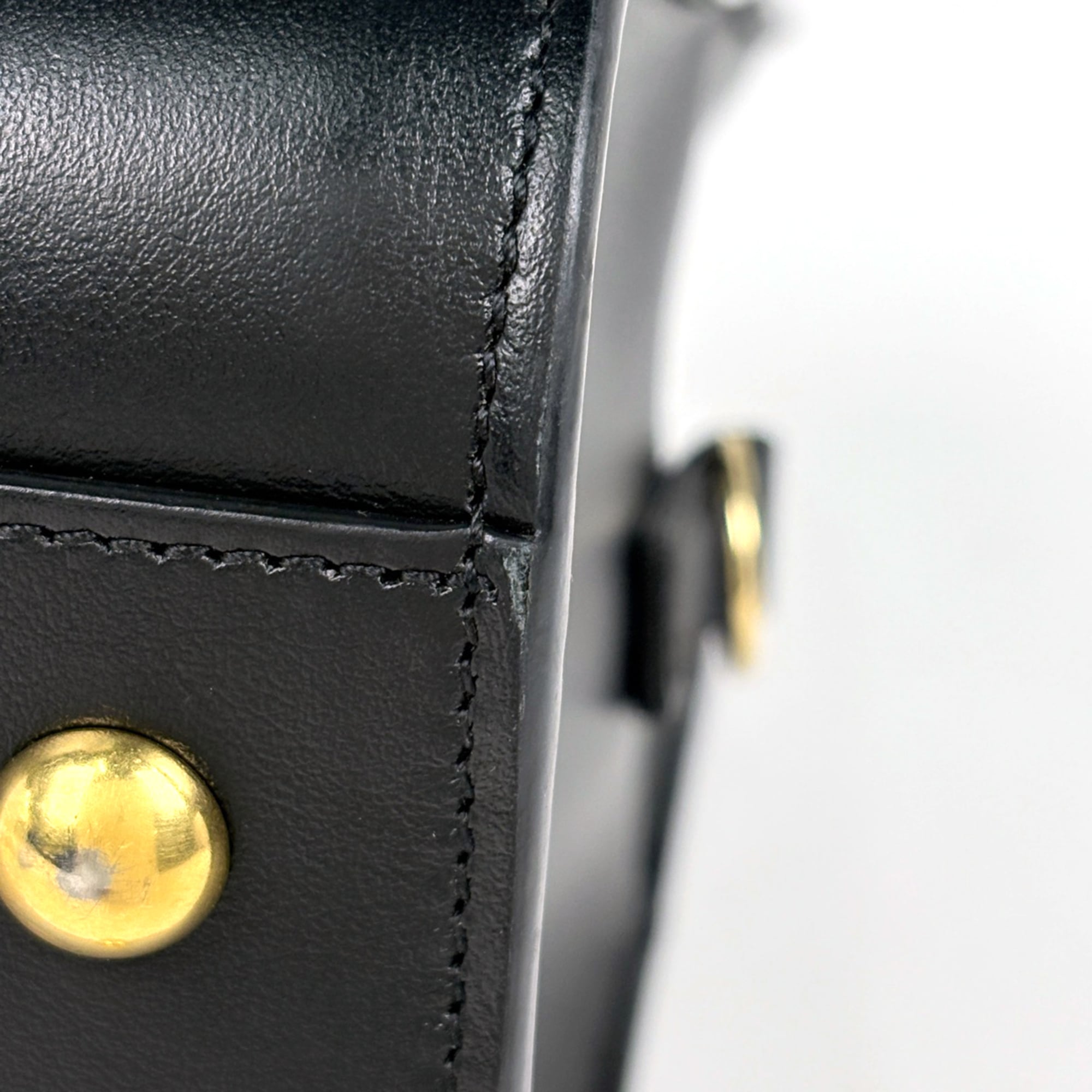 Yves Saint Laurent Black Leather Handbag (Pre-Owned)