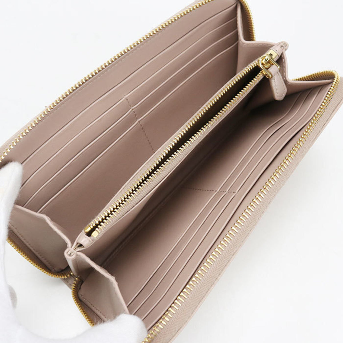Prada Beige Leather Long Wallet (Bi-Fold) (Pre-Owned)