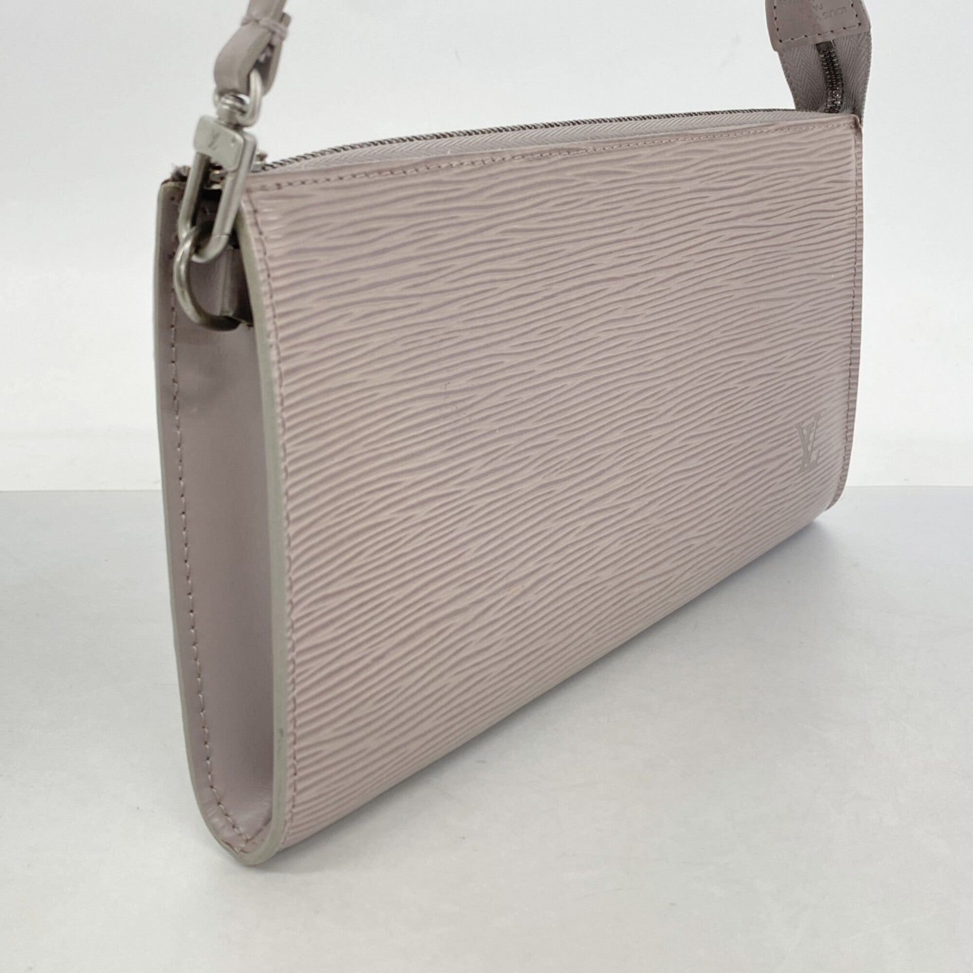 Louis Vuitton Lilac Pouch (Pre-Owned)