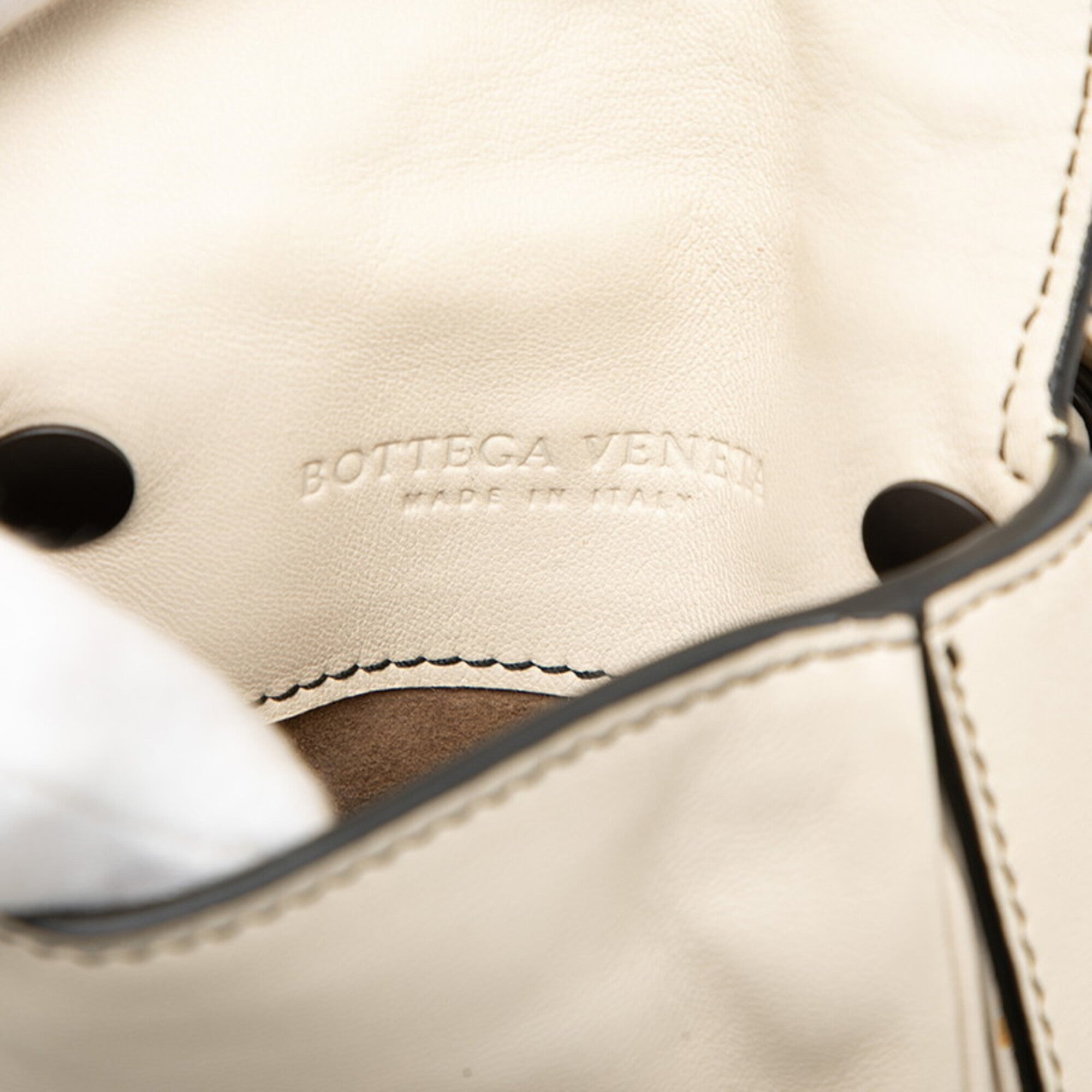 Bottega Veneta Ivory White Leather Shoulder Bag (Pre-Owned)