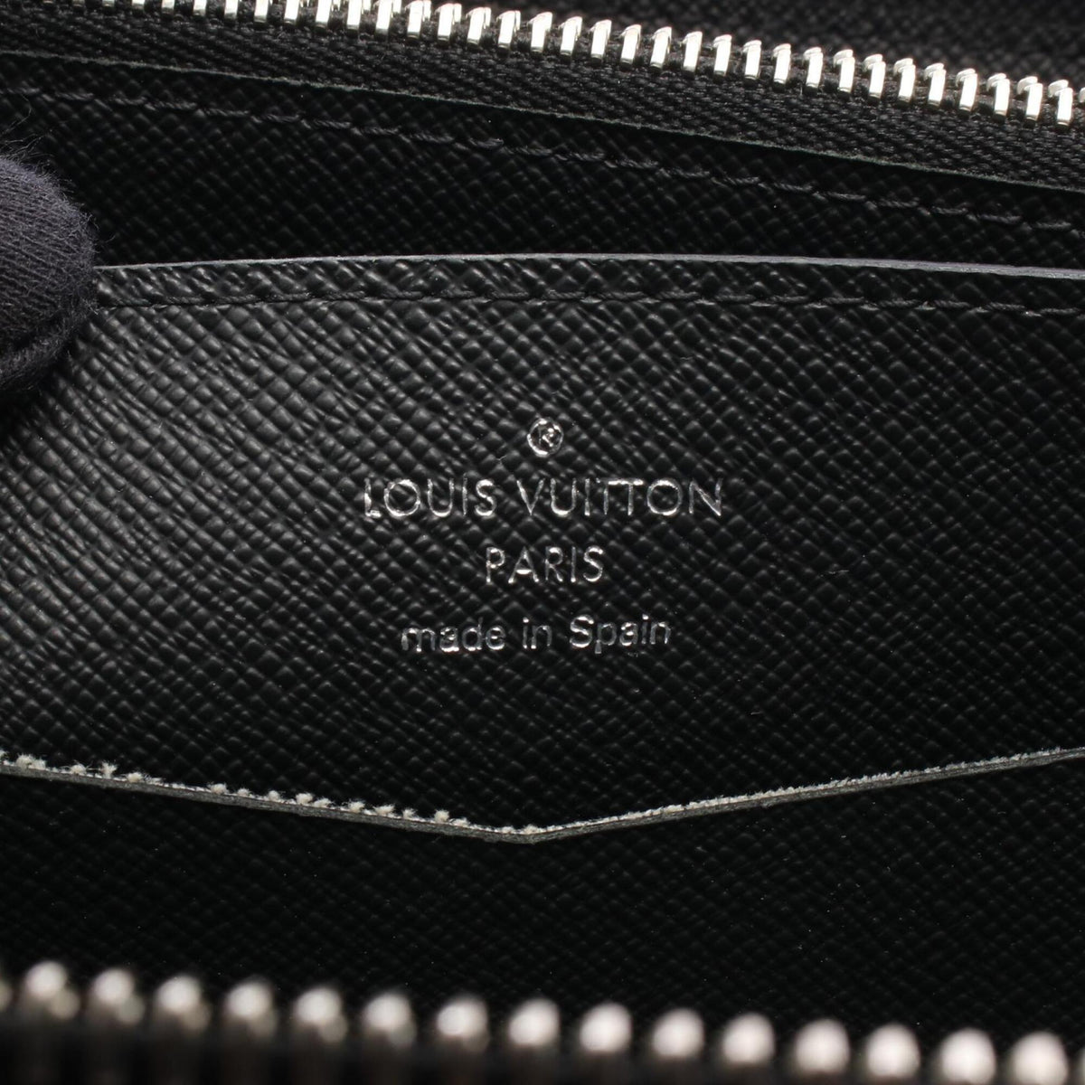 Louis Vuitton Ardoise Black Taiga Leather Long Wallet (Bi-Fold) (Pre-Owned)