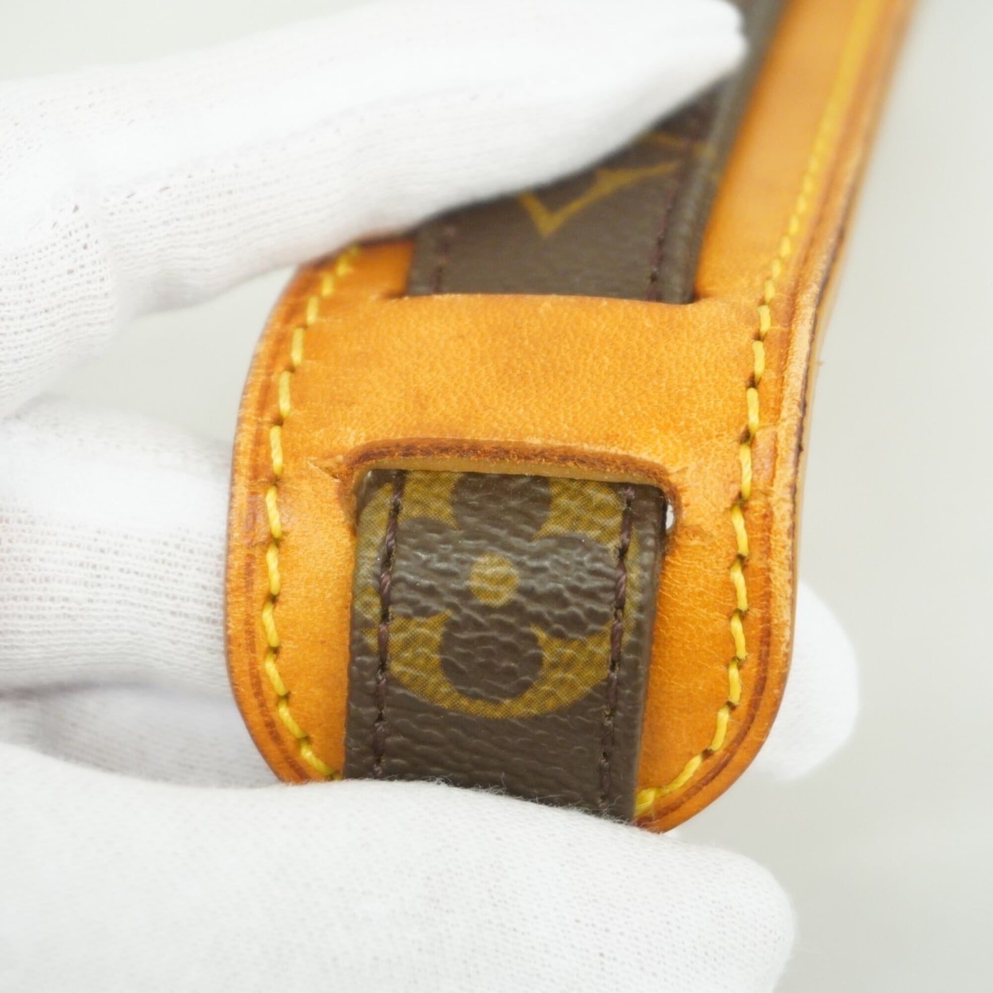 Louis Vuitton Brown Shoulder Bag (Pre-Owned)