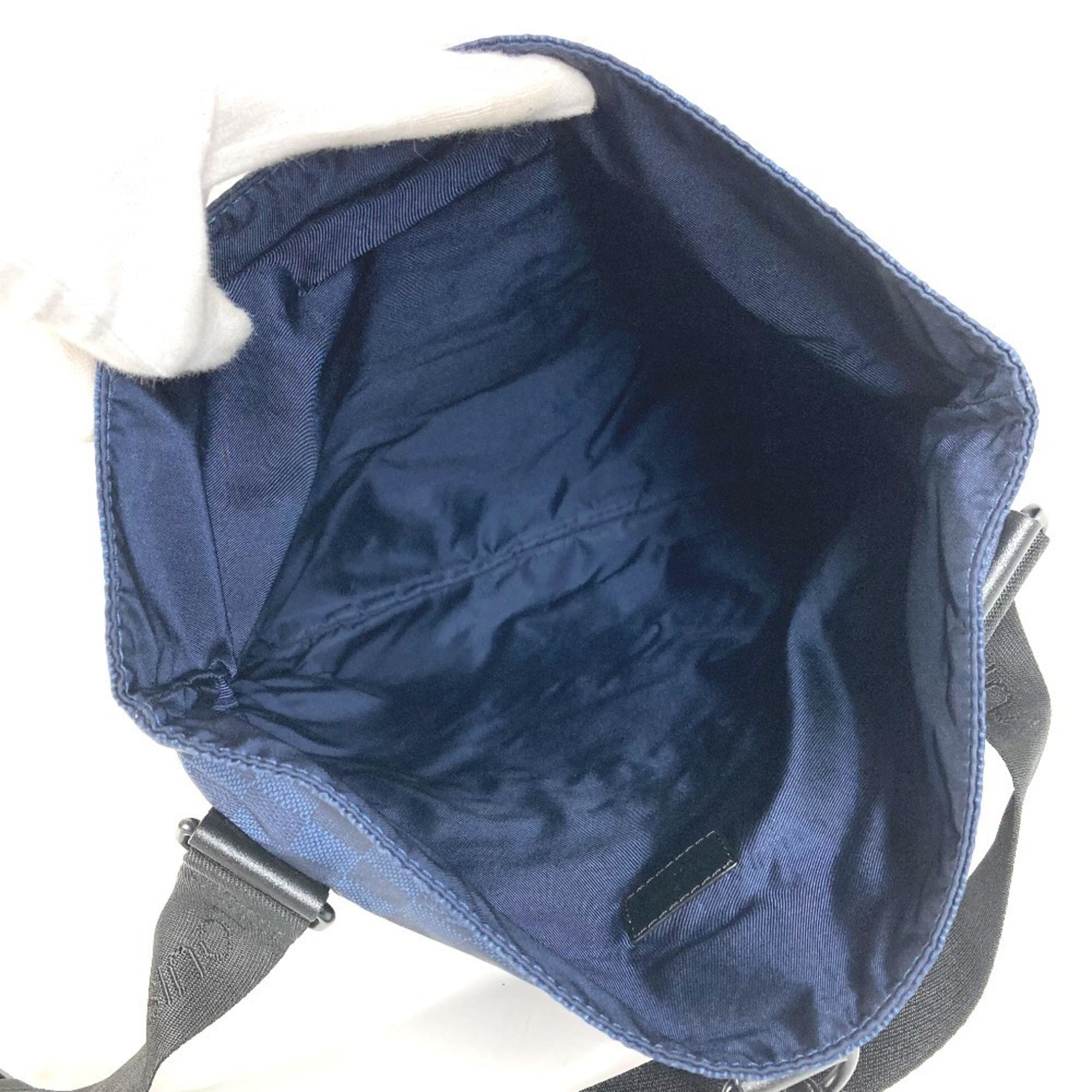 Louis Vuitton Blue Nylon Shoulder Bag (Pre-Owned)