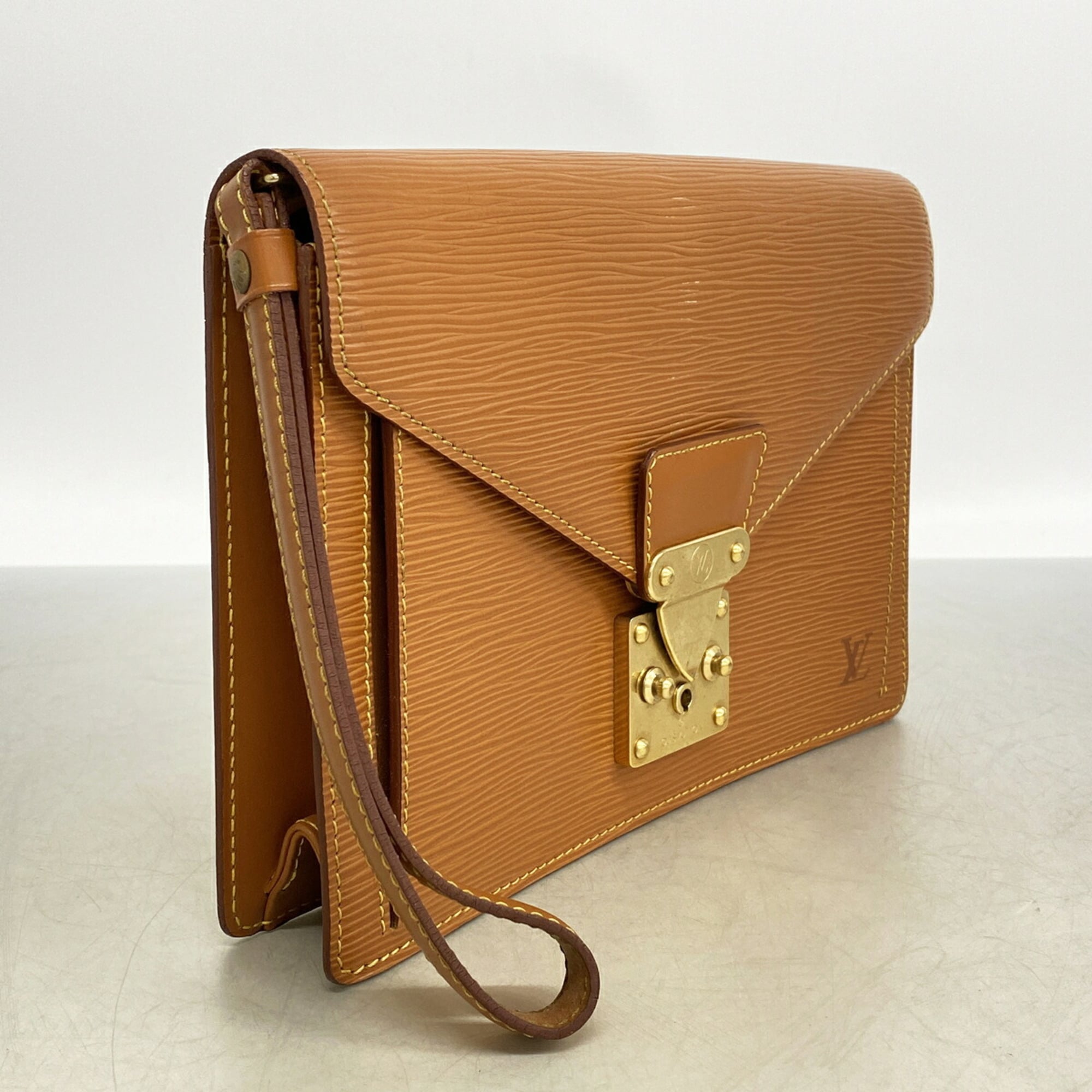 Louis Vuitton Gold Cipango Clutch Bag (Pre-Owned)