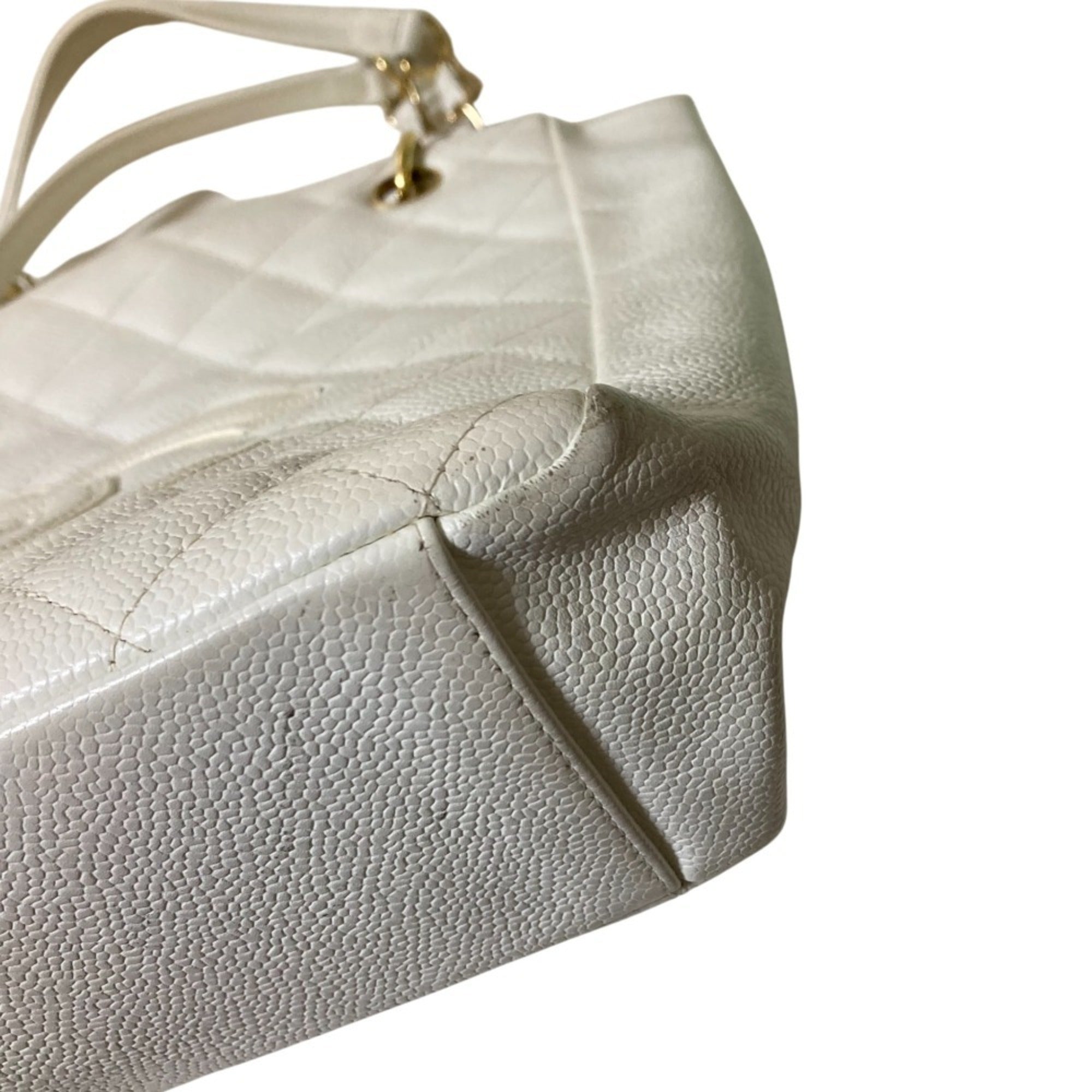 Chanel White Grained Calfskin Shoulder Bag (Pre-Owned)