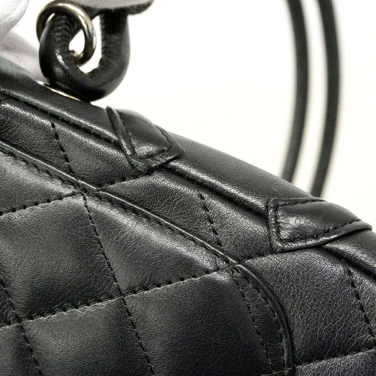 Chanel Black Leather Shoulder Bag (Pre-Owned)