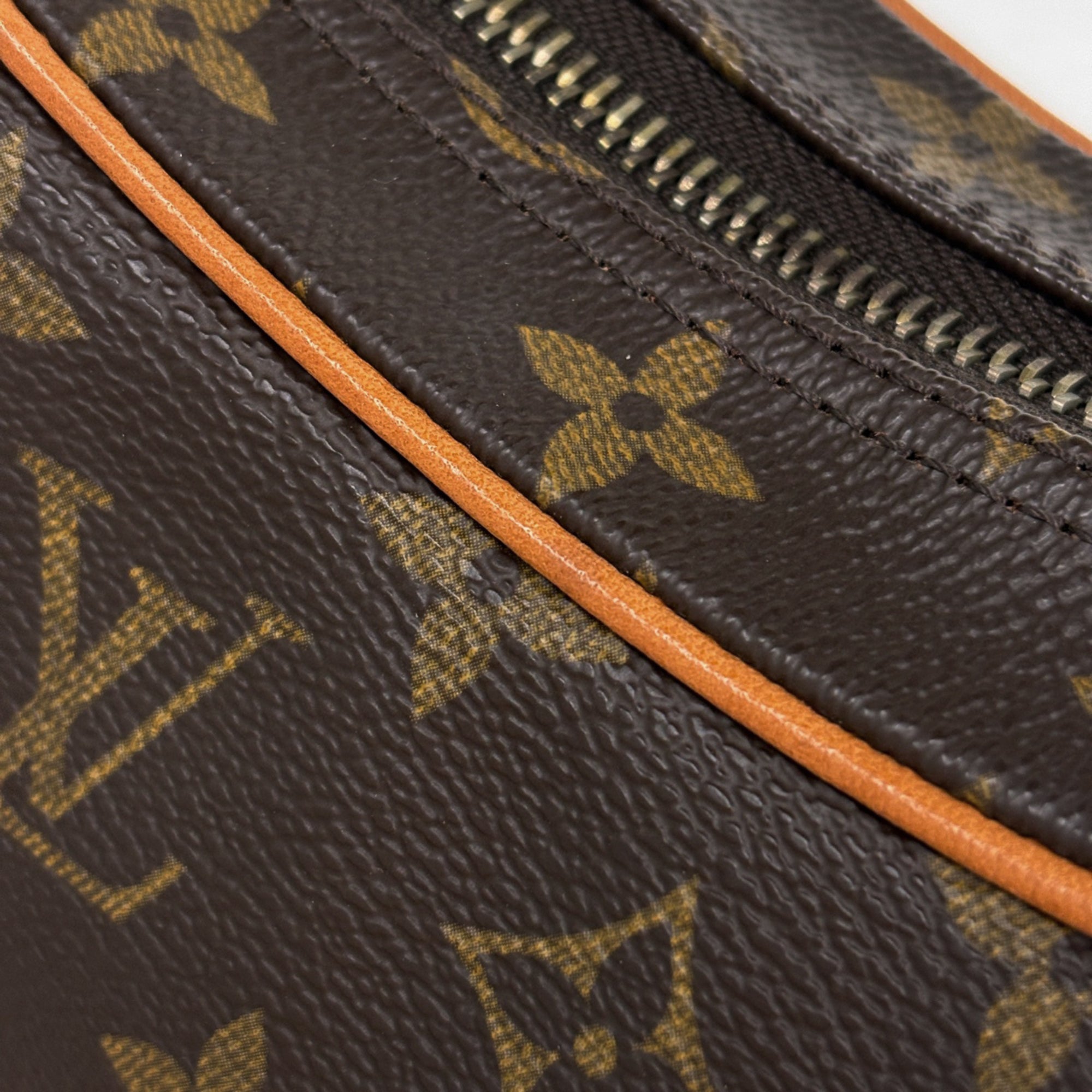 Louis Vuitton Brown Monogram Monogram Shoulder Bag (Pre-Owned)