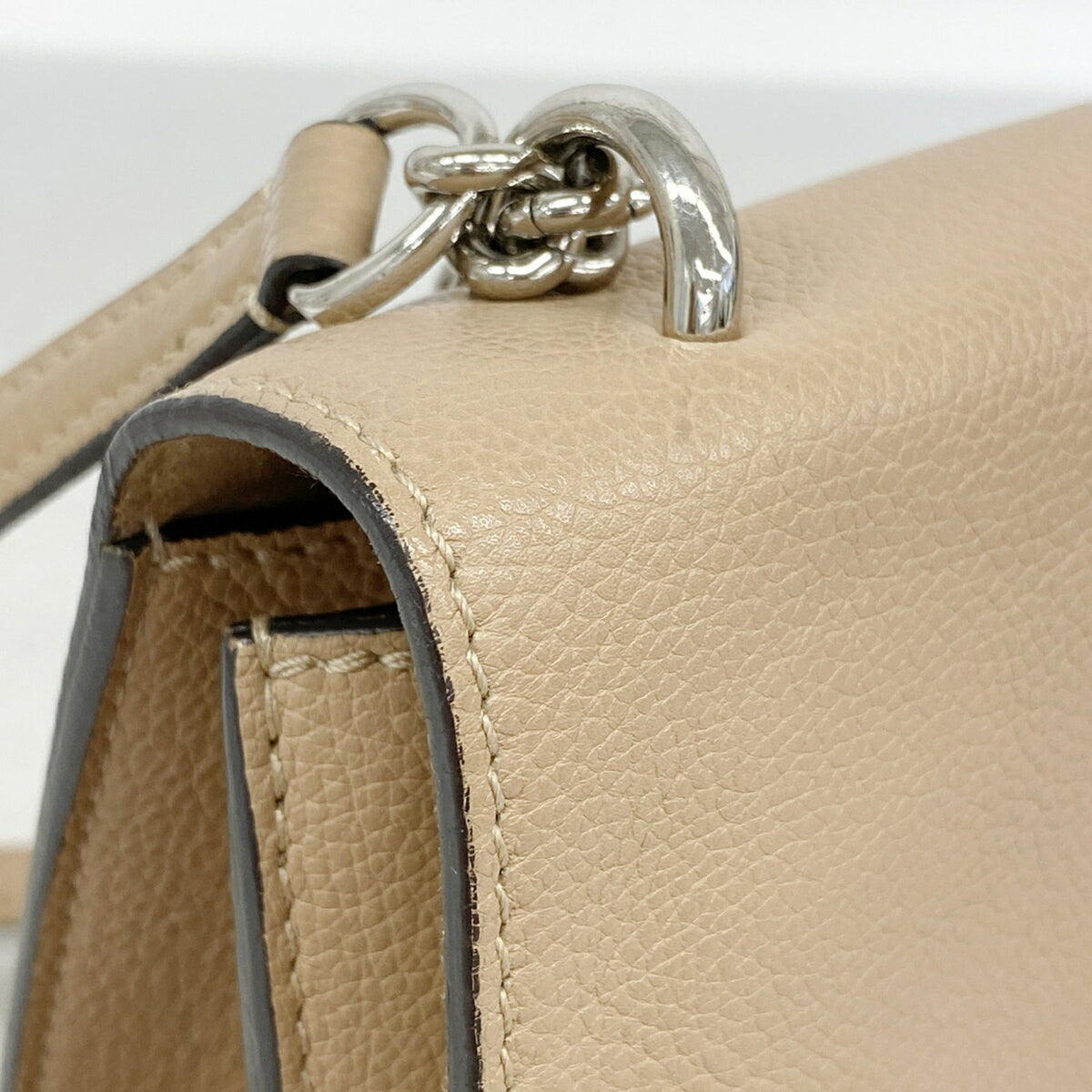 Louis Vuitton Beige Shoulder Bag (Pre-Owned)