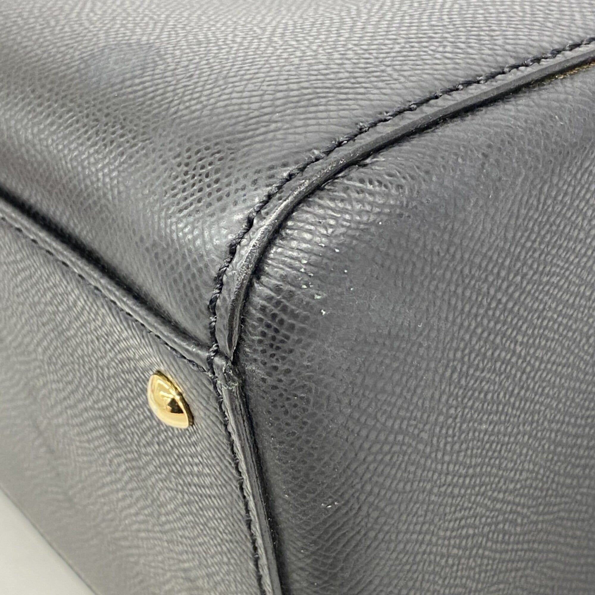Chanel Black Leather Tote Bag (Pre-Owned)