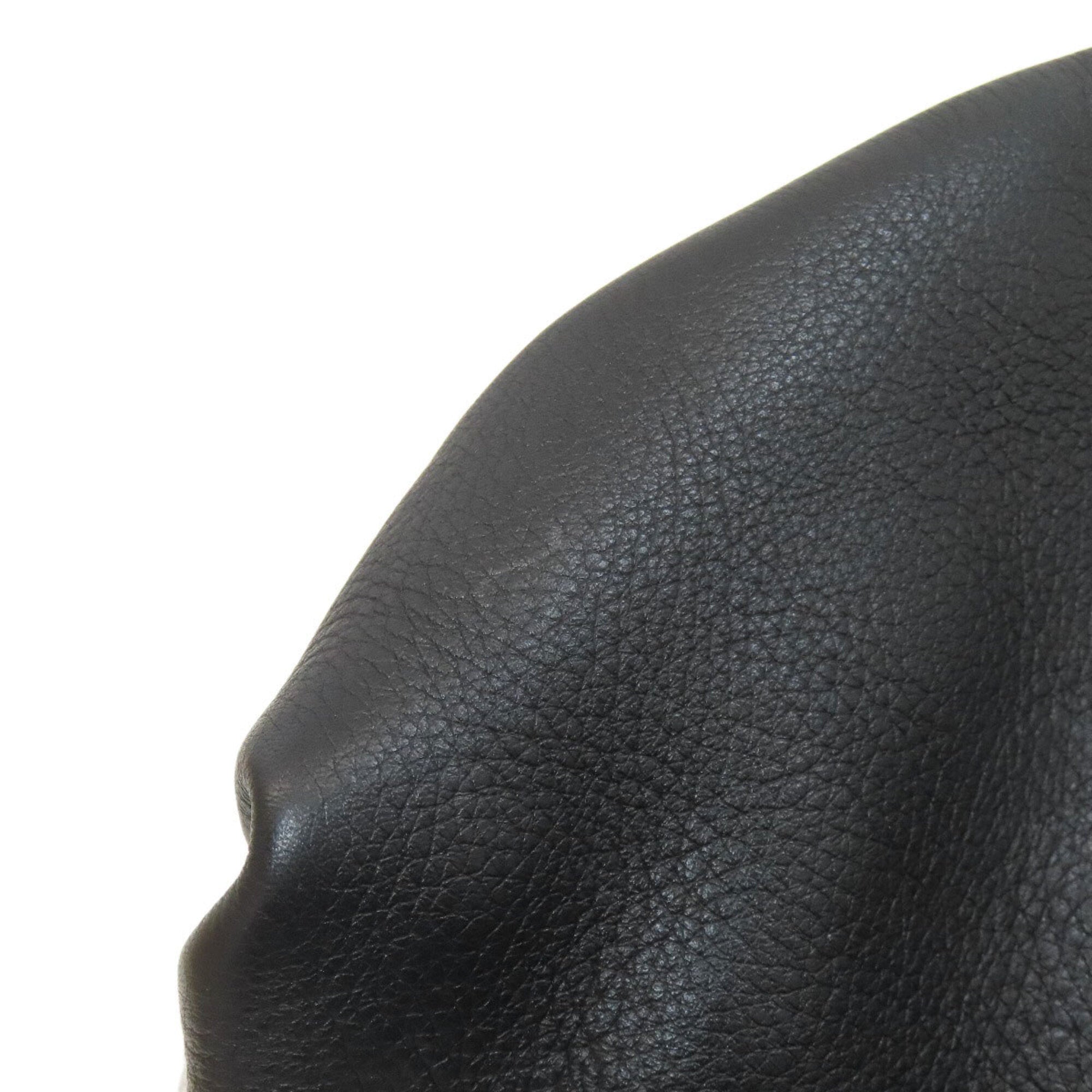 Salvatore Ferragamo Black Leather Shoulder Bag (Pre-Owned)