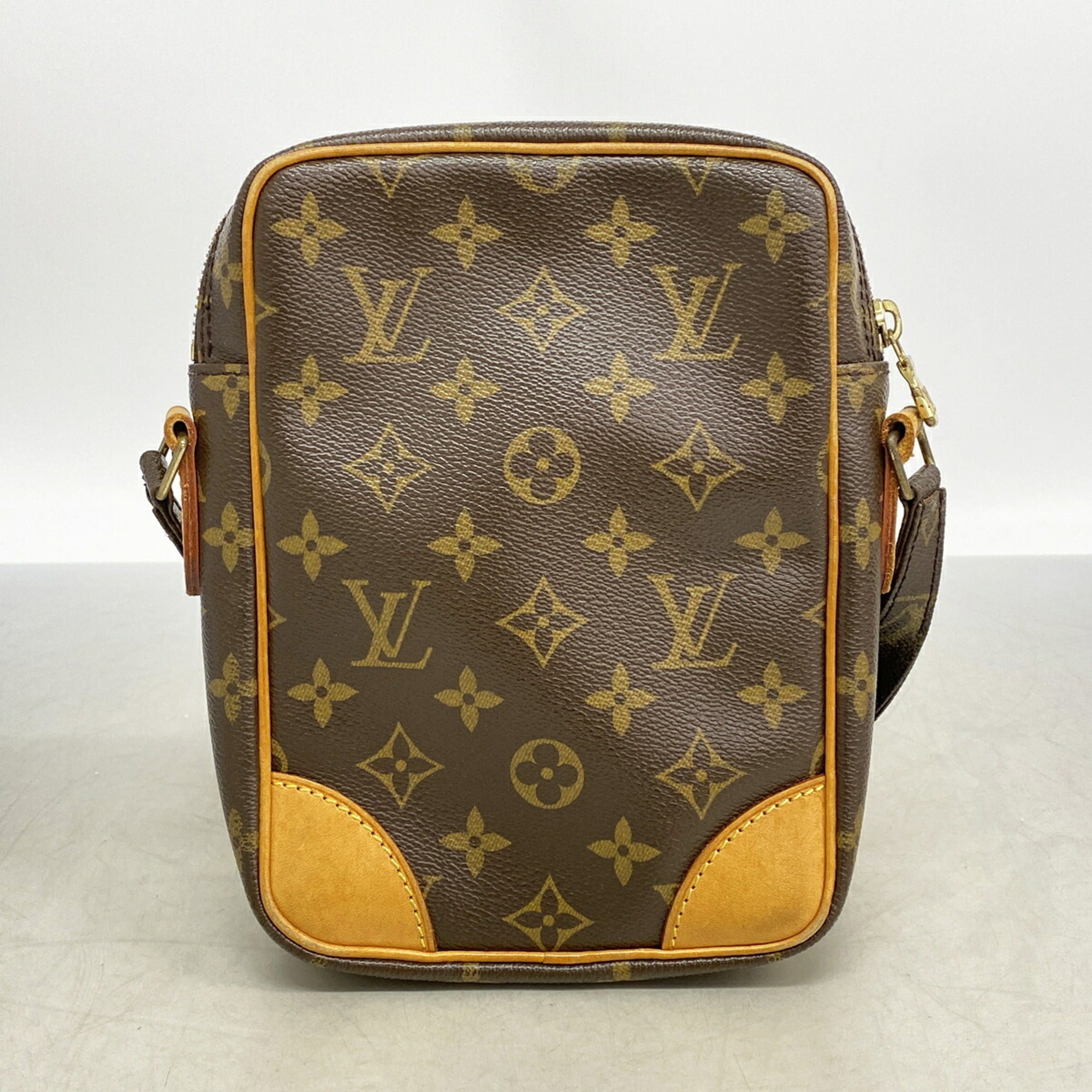 Louis Vuitton Brown Shoulder Bag (Pre-Owned)