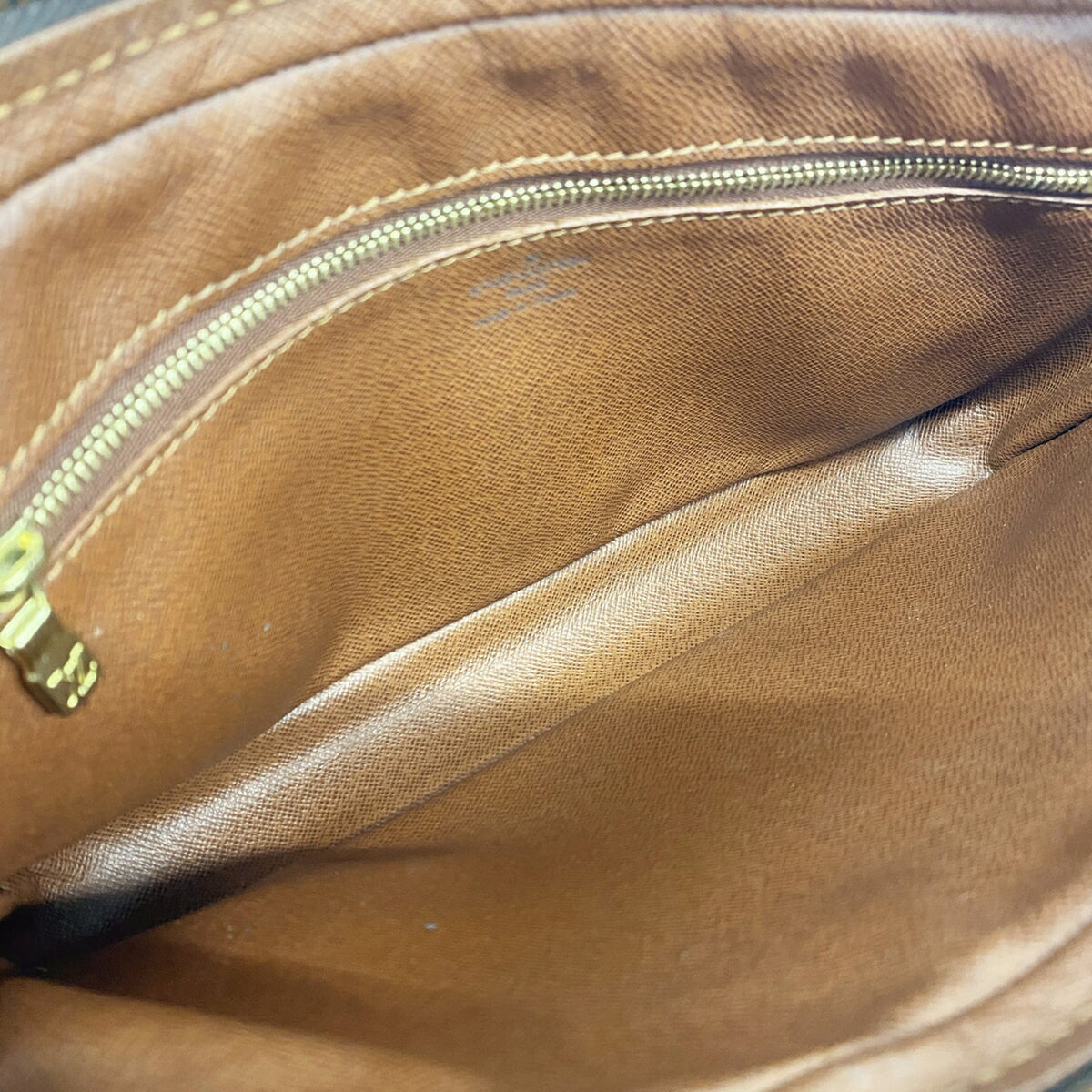 Louis Vuitton Brown Clutch Bag (Pre-Owned)