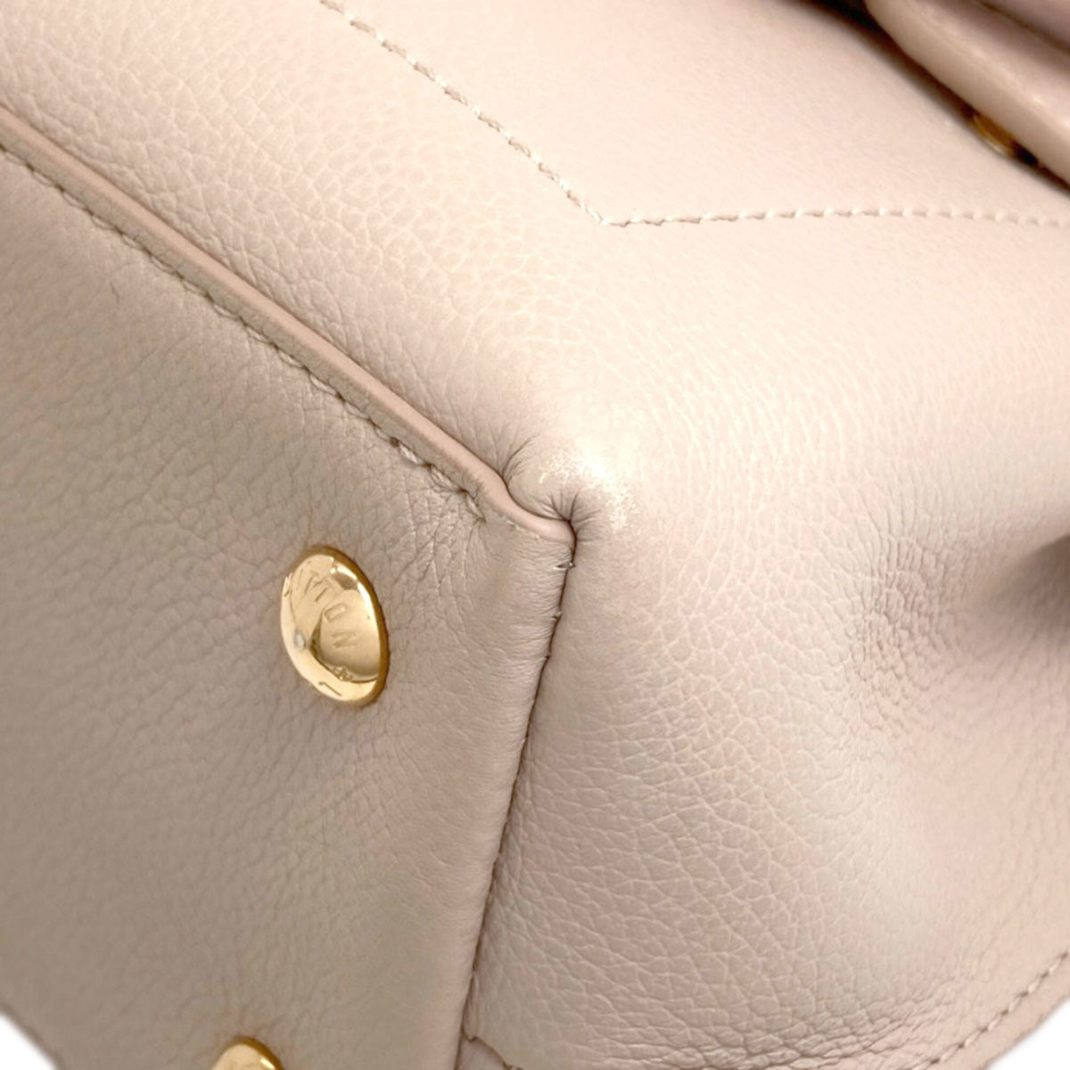 Louis Vuitton Grayish Leather Handbag (Pre-Owned)