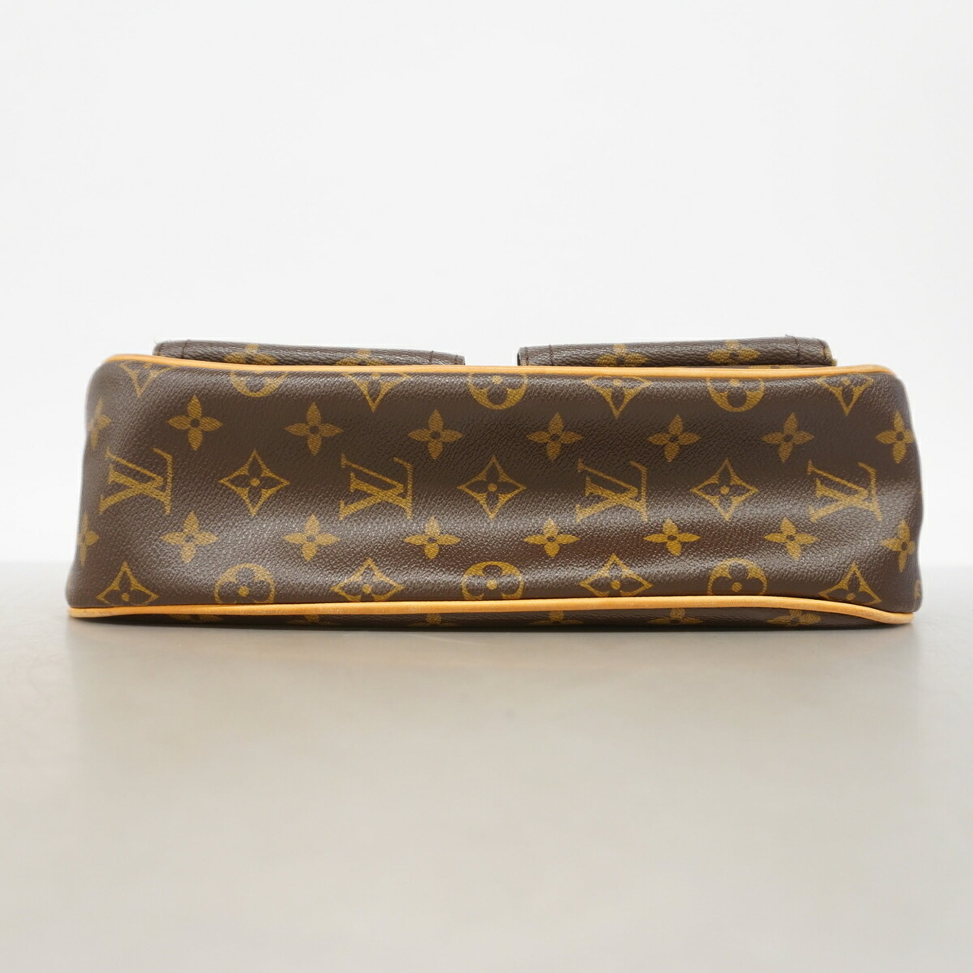 Louis Vuitton Brown Shoulder Bag (Pre-Owned)