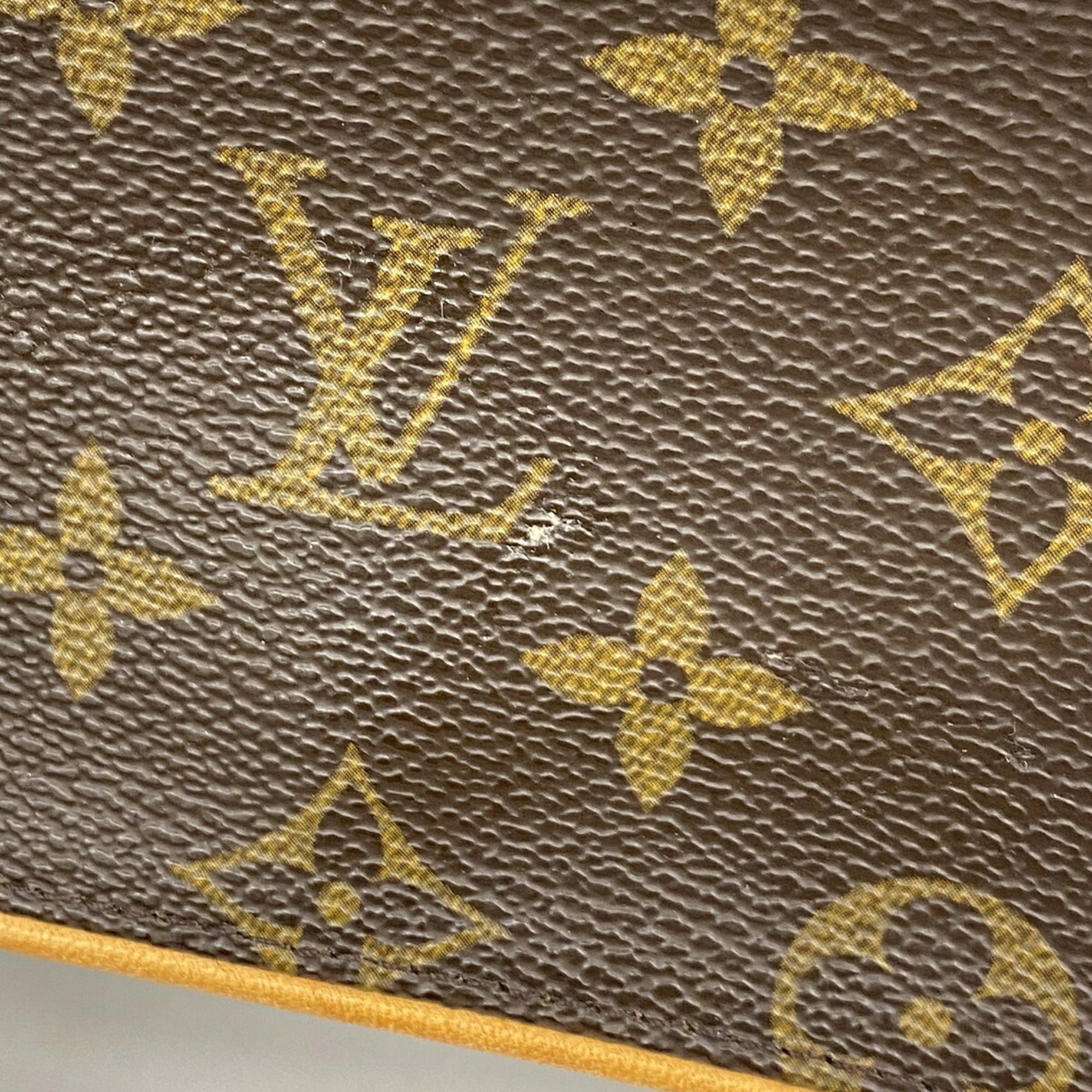 Louis Vuitton Brown Shoulder Bag (Pre-Owned)