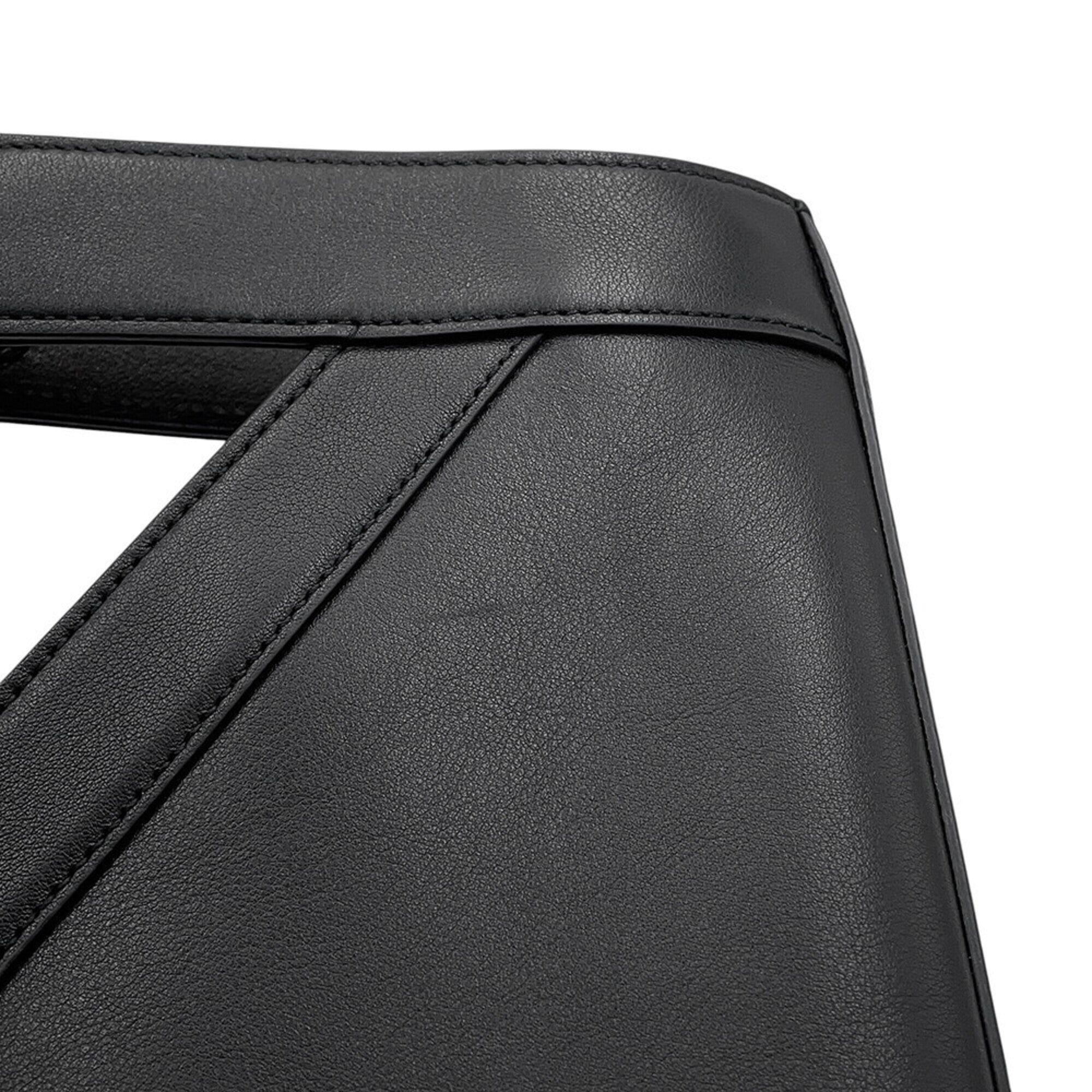 Yves Saint Laurent Black Leather Handbag (Pre-Owned)
