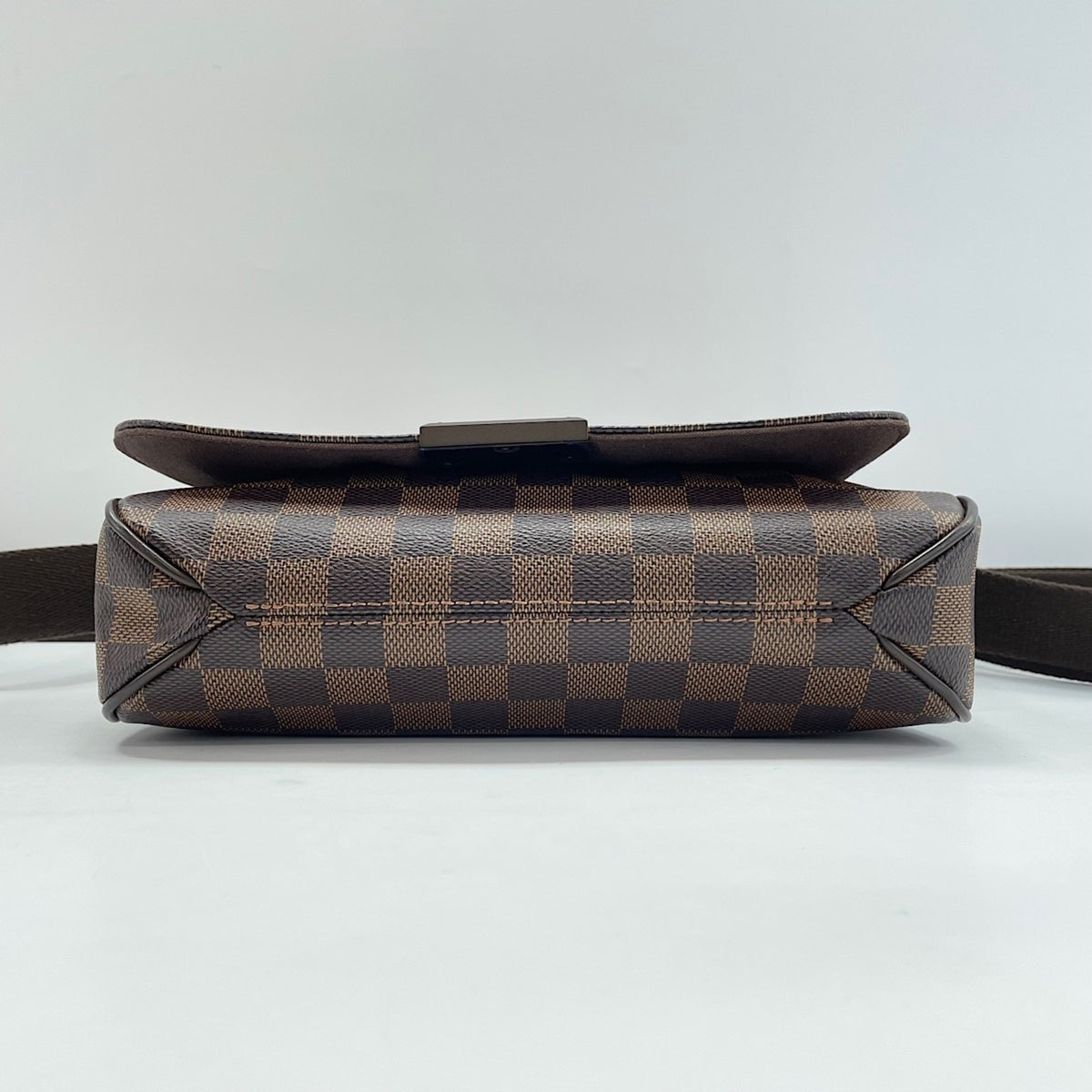 Louis Vuitton Brown Shoulder Bag (Pre-Owned)
