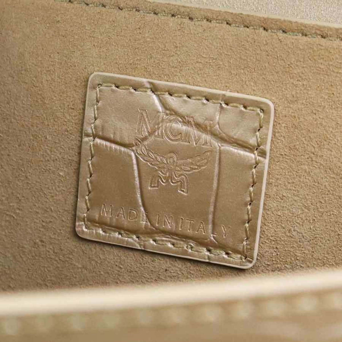 Mcm Gold Leather Shoulder Bag (Pre-Owned)