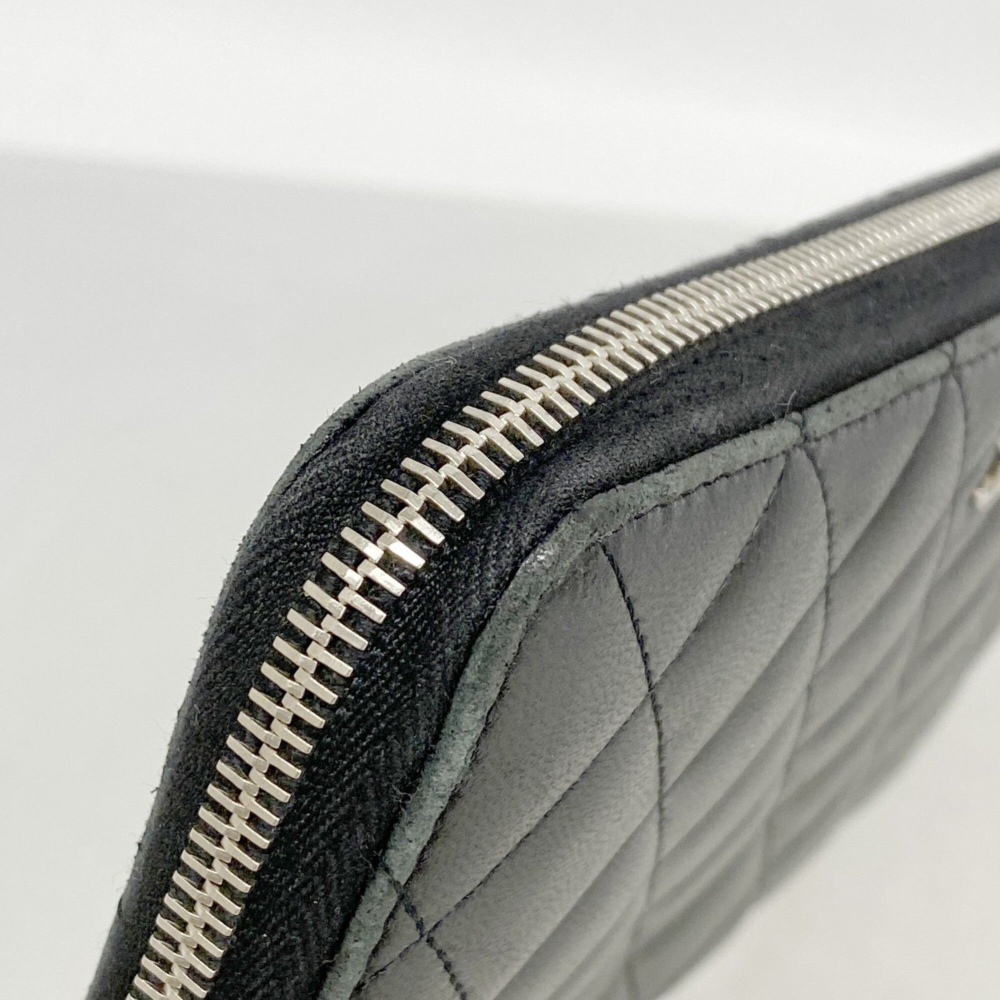 Chanel Black Leather Long Wallet (Bi-Fold) (Pre-Owned)