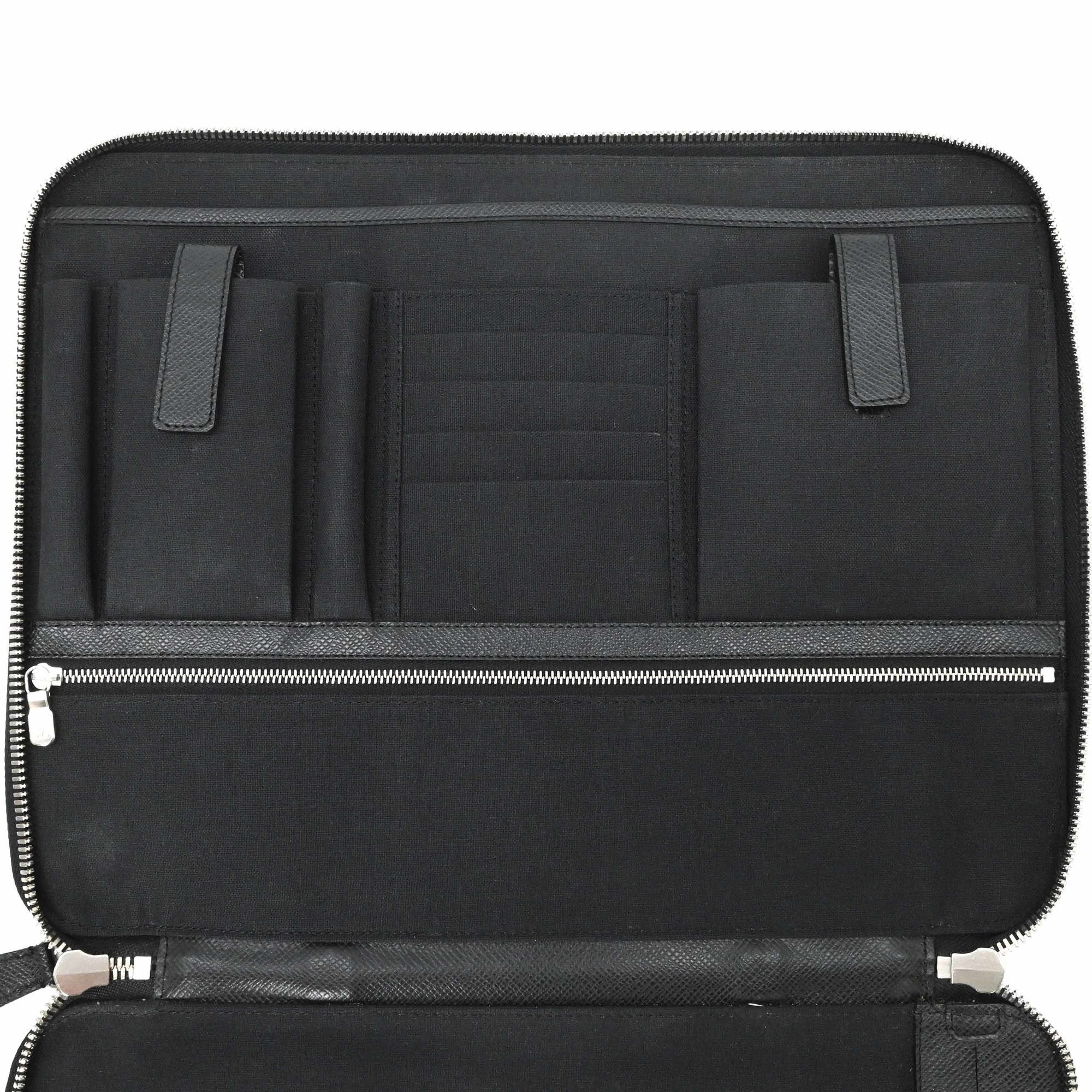 Louis Vuitton Black Taiga Leather Clutch Bag (Pre-Owned)
