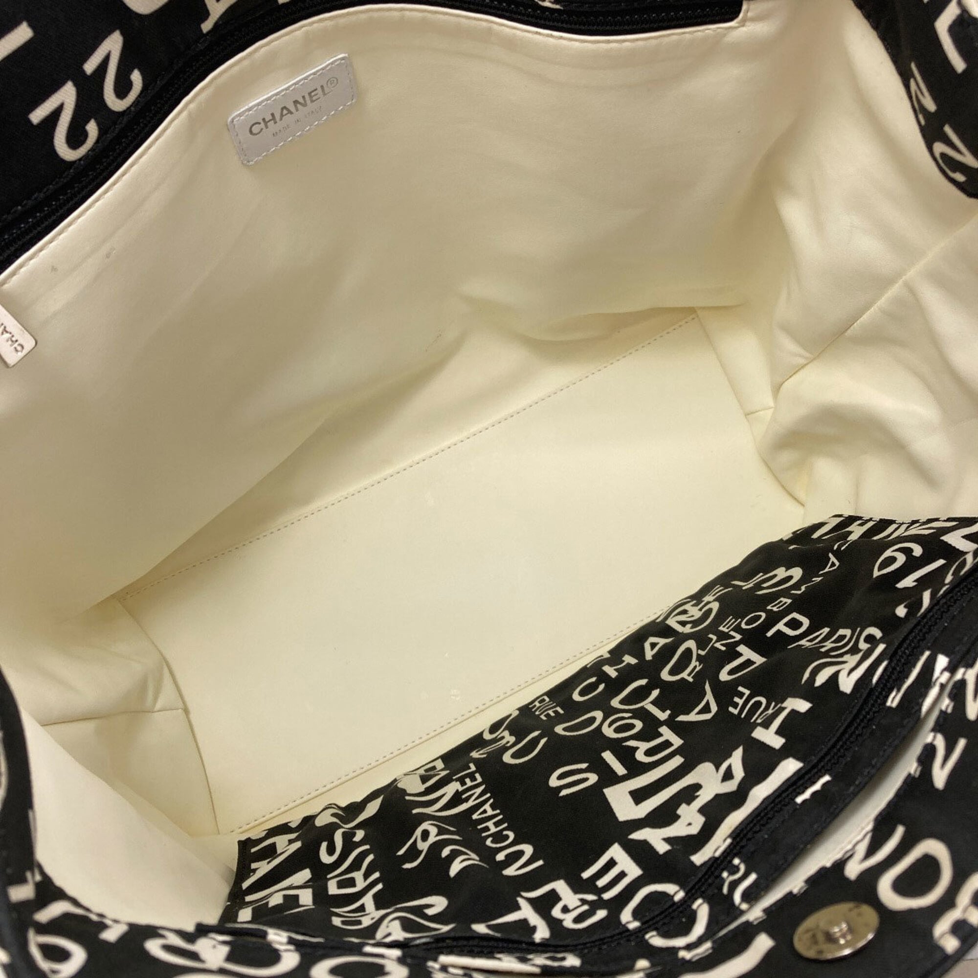 Chanel Black White Canvas Pouch Tote Bag (Pre-Owned)