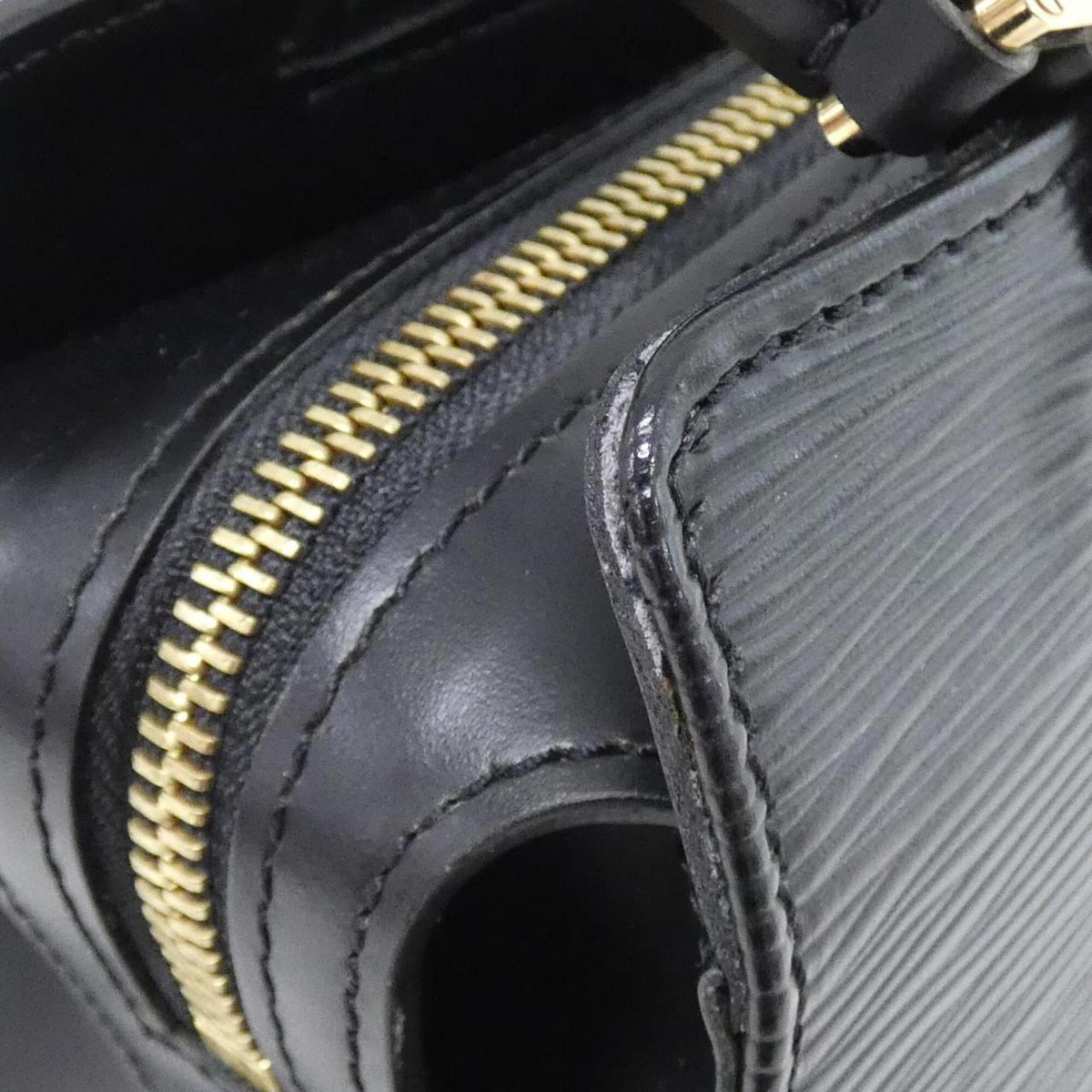 Louis Vuitton Black Leather Handbag (Pre-Owned)