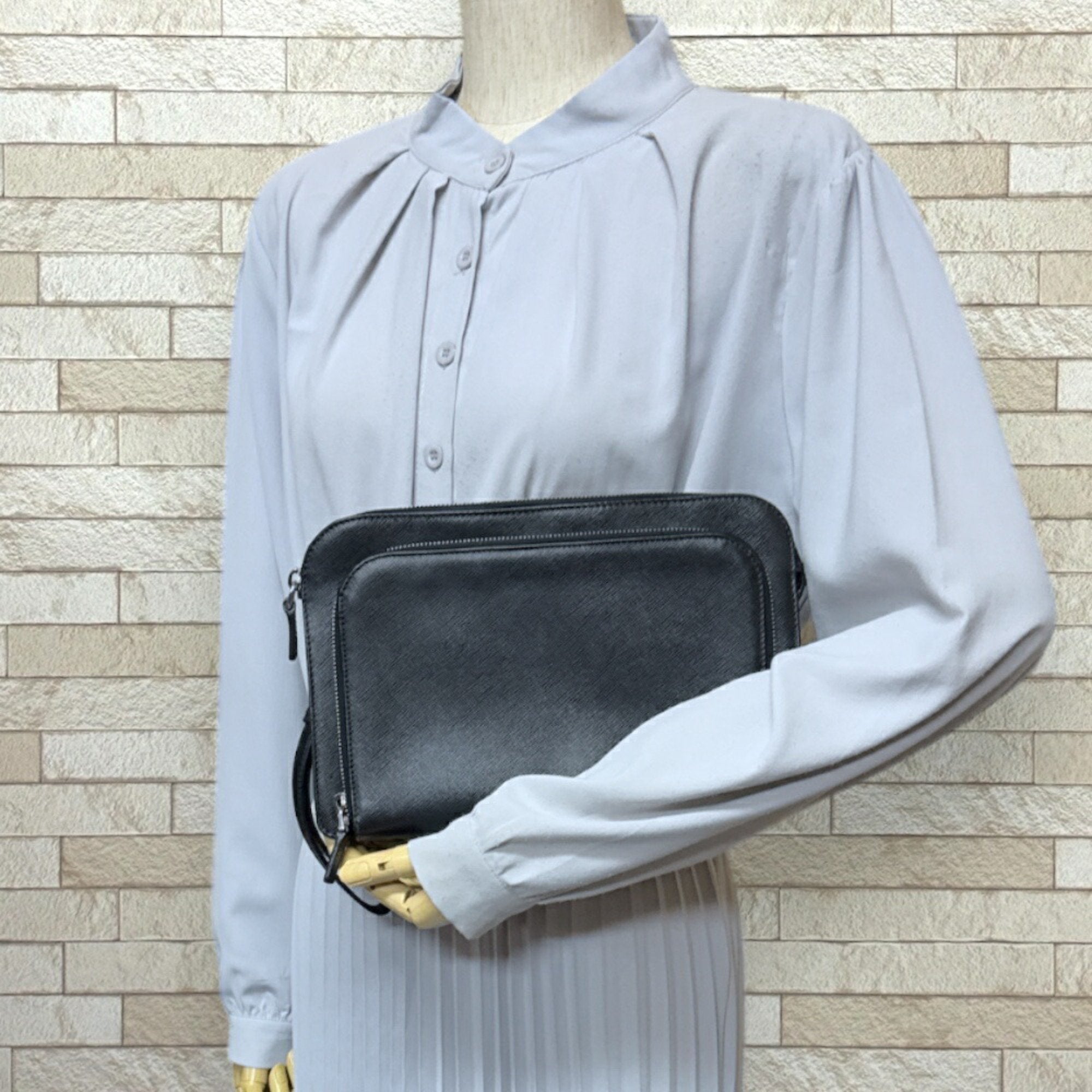 Prada Black Leather Clutch Bag (Pre-Owned)
