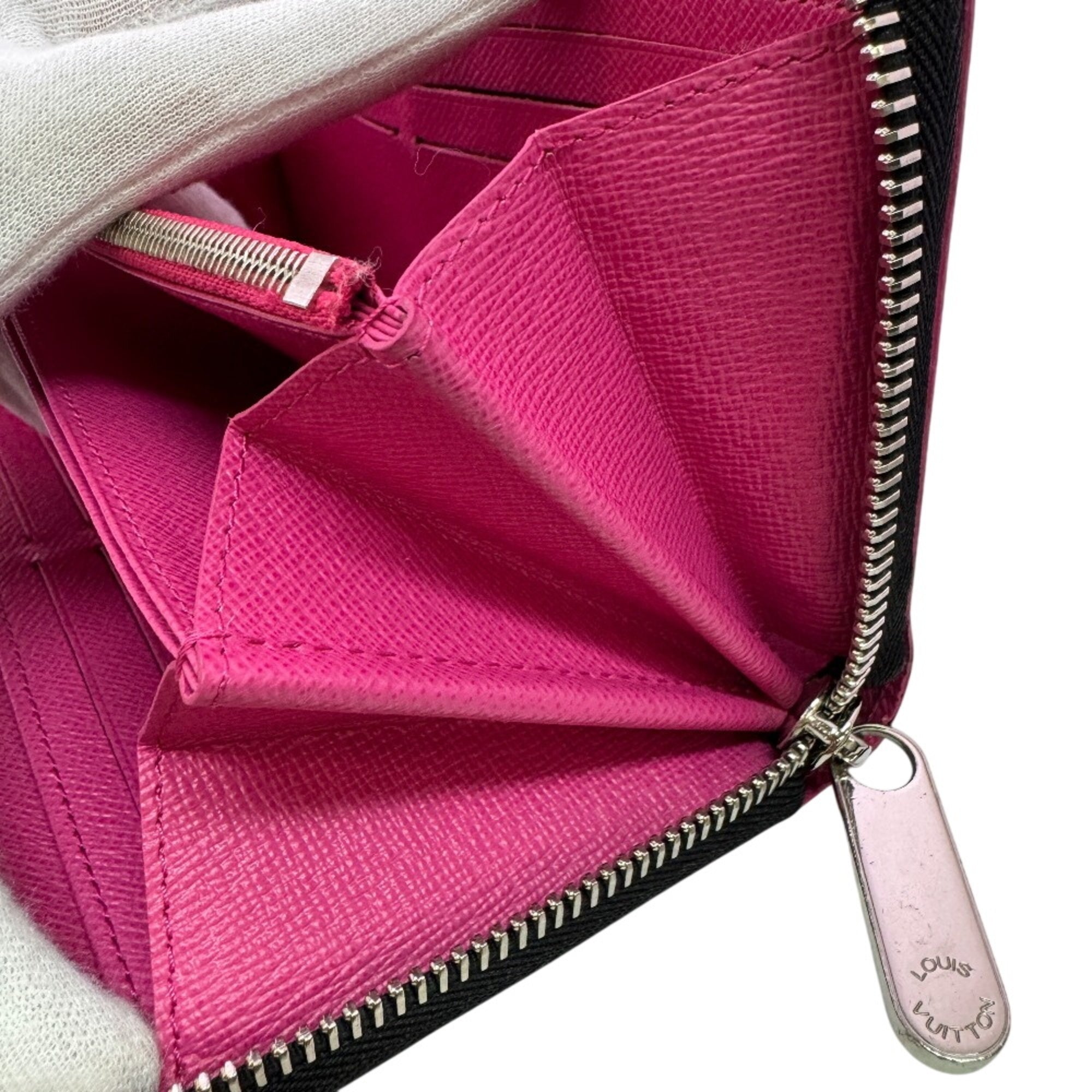 Louis Vuitton Black Leather (Pre-Owned)