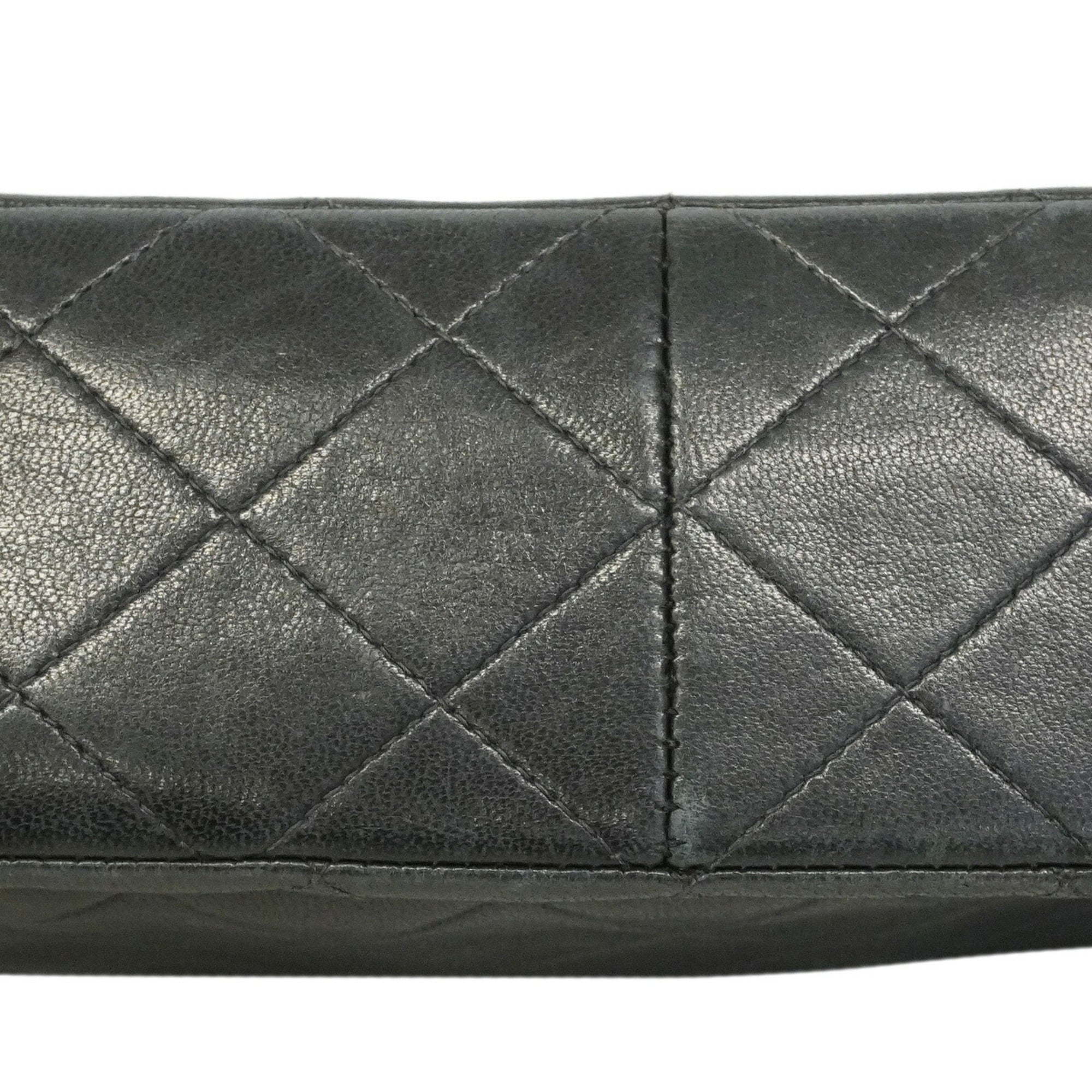 Chanel Black Leather Shoulder Bag (Pre-Owned)