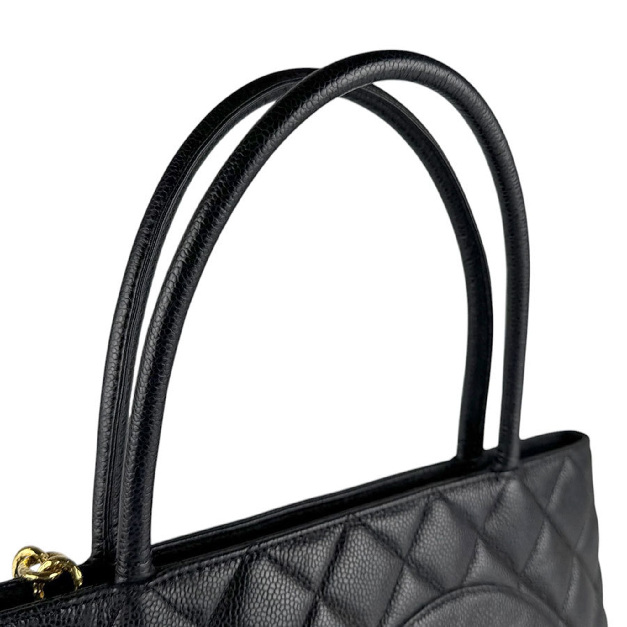Chanel Black Grained Calfskin Handbag (Pre-Owned)