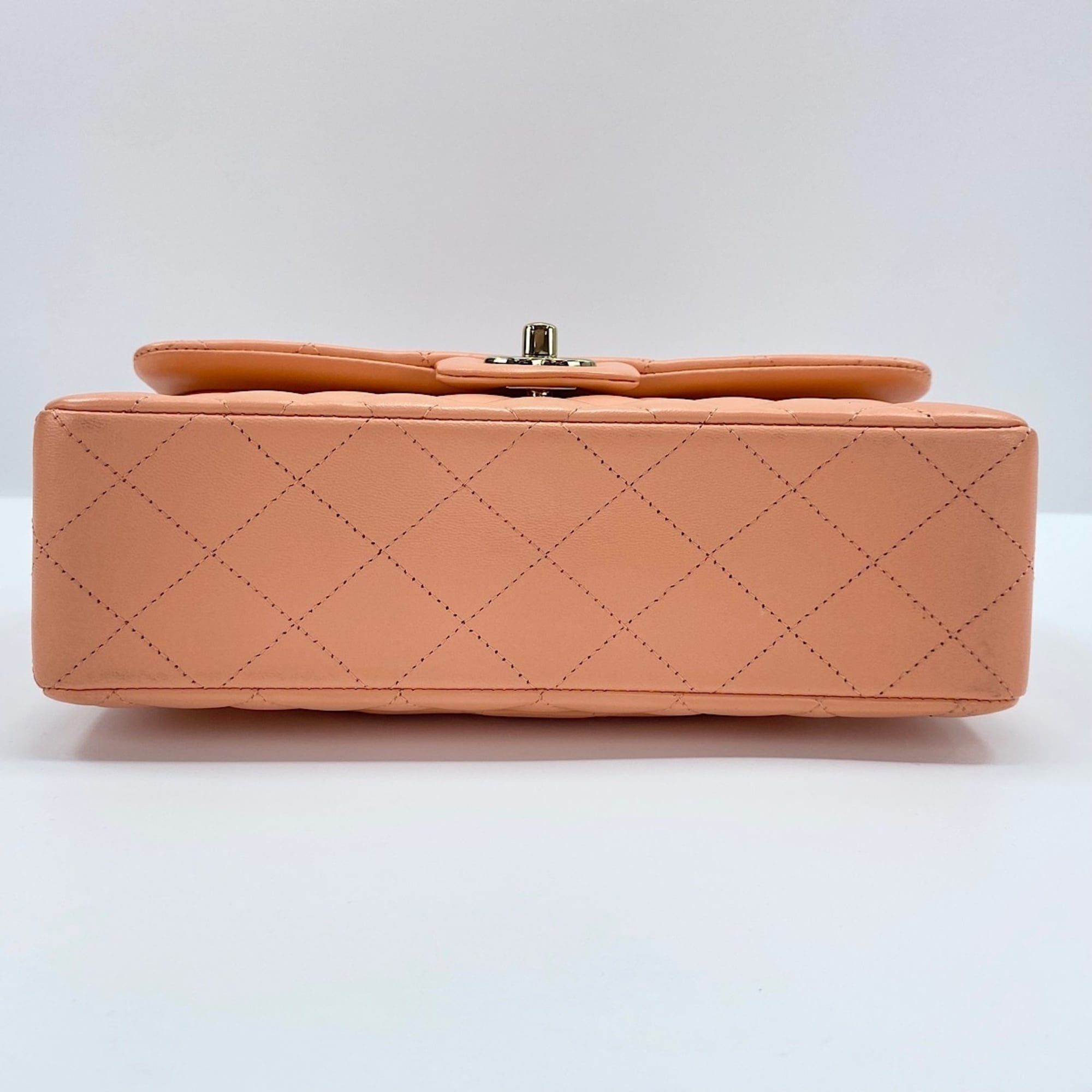 Chanel Pink Leather Shoulder Bag (Pre-Owned)