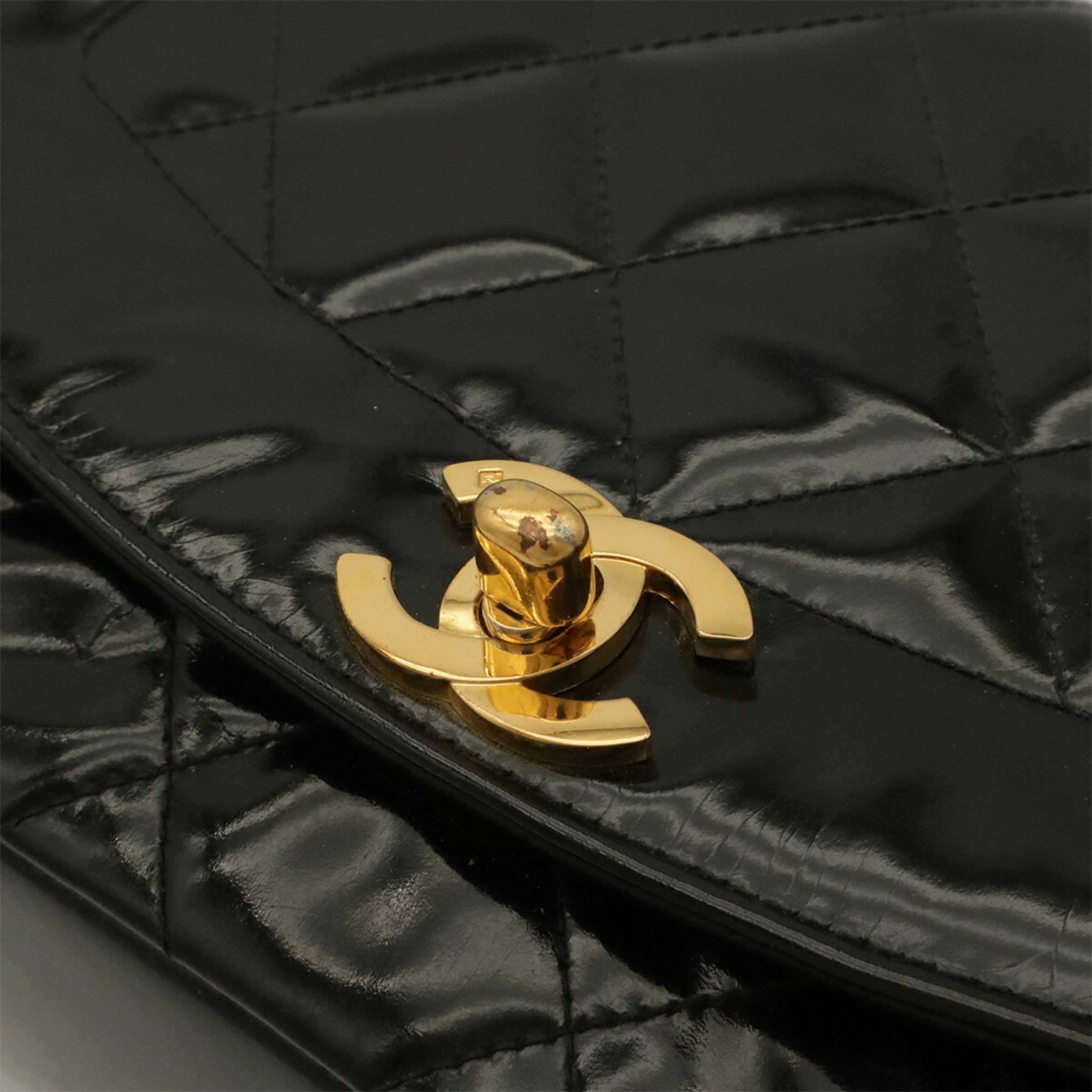 Chanel Matelasse Black Leather Shoulder Bag (Pre-Owned)
