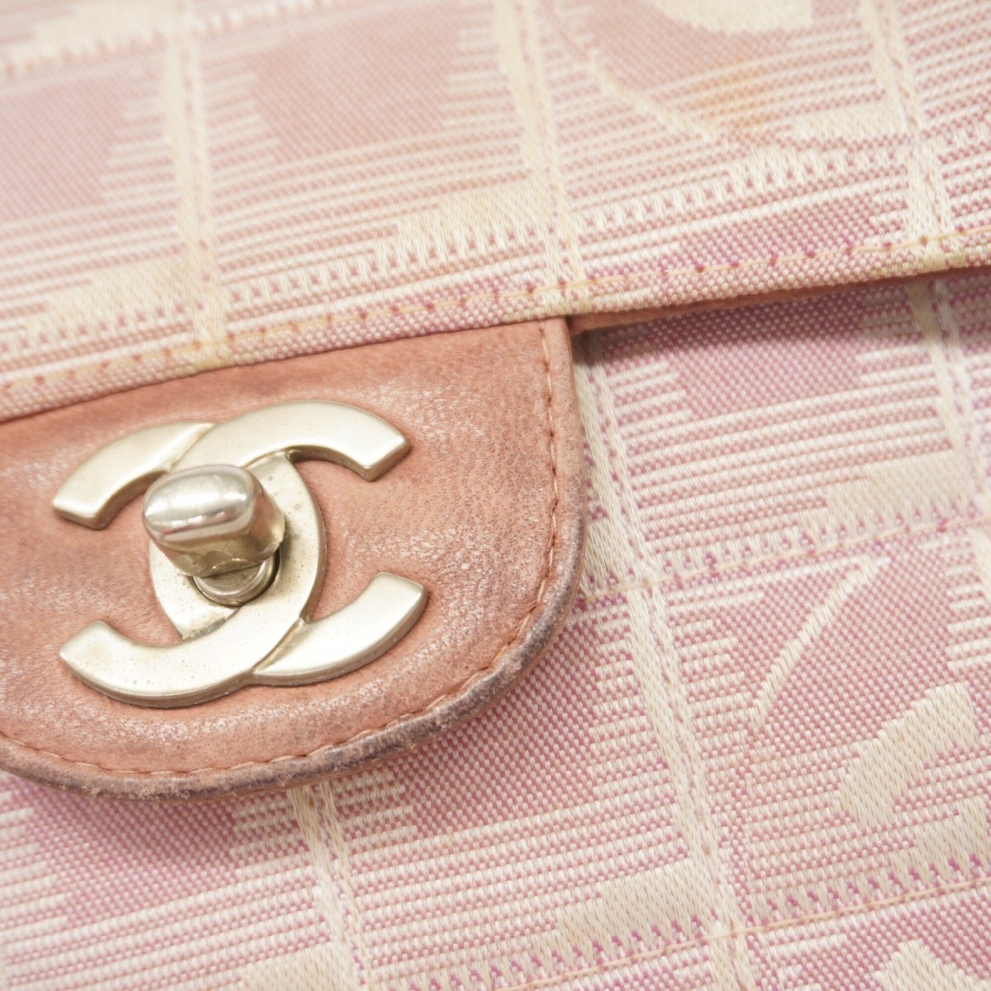 Chanel Pink Nylon Shoulder Bag (Pre-Owned)