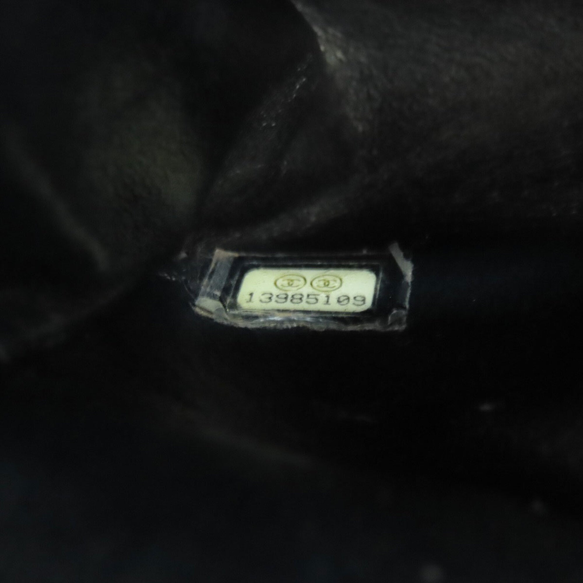 Chanel Black Leather Shoulder Bag (Pre-Owned)