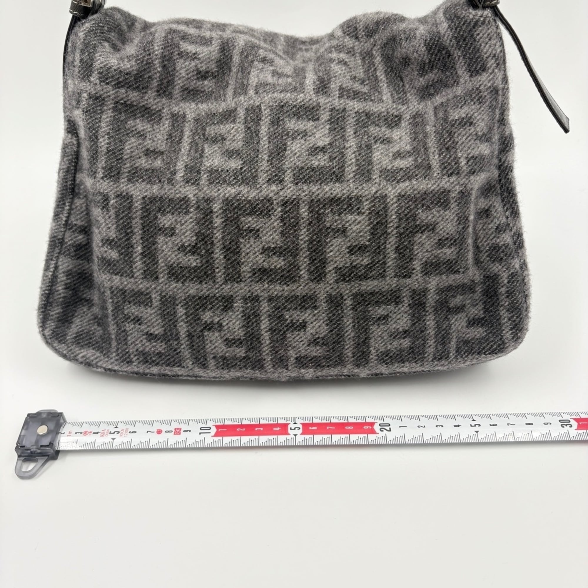 Fendi Gray Handbag (Pre-Owned)