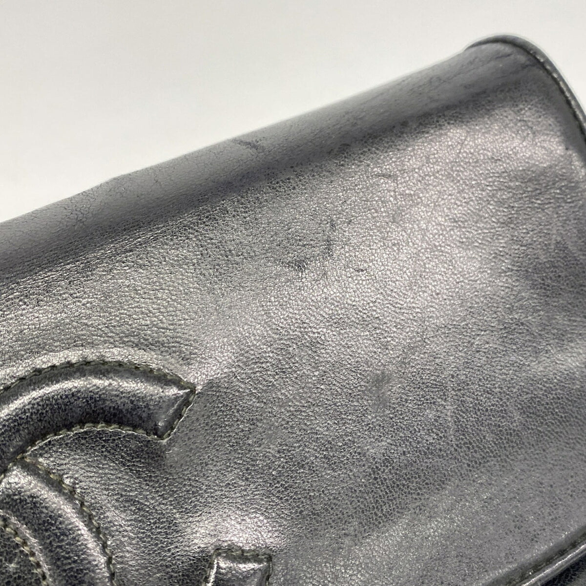 Chanel Black Leather Shoulder Bag (Pre-Owned)