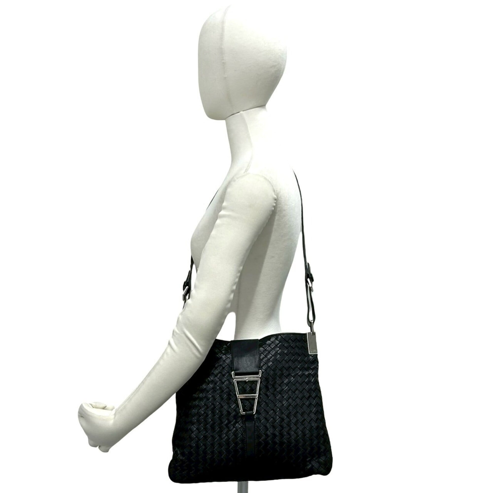Bottega Veneta Black Leather Pochette Shoulder Bag (Pre-Owned)