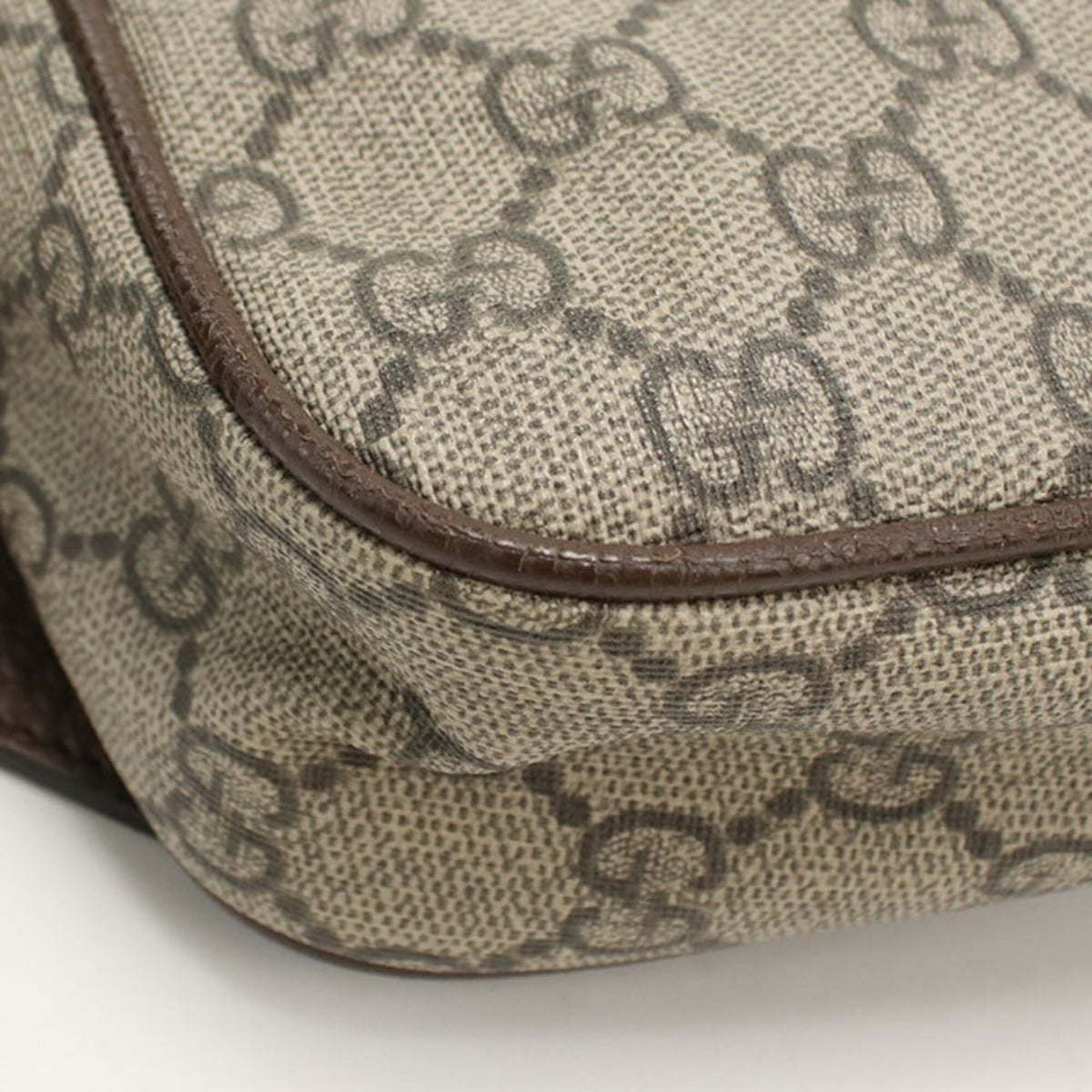 Gucci Beige Pvc Leather Sling Bag (Pre-Owned)