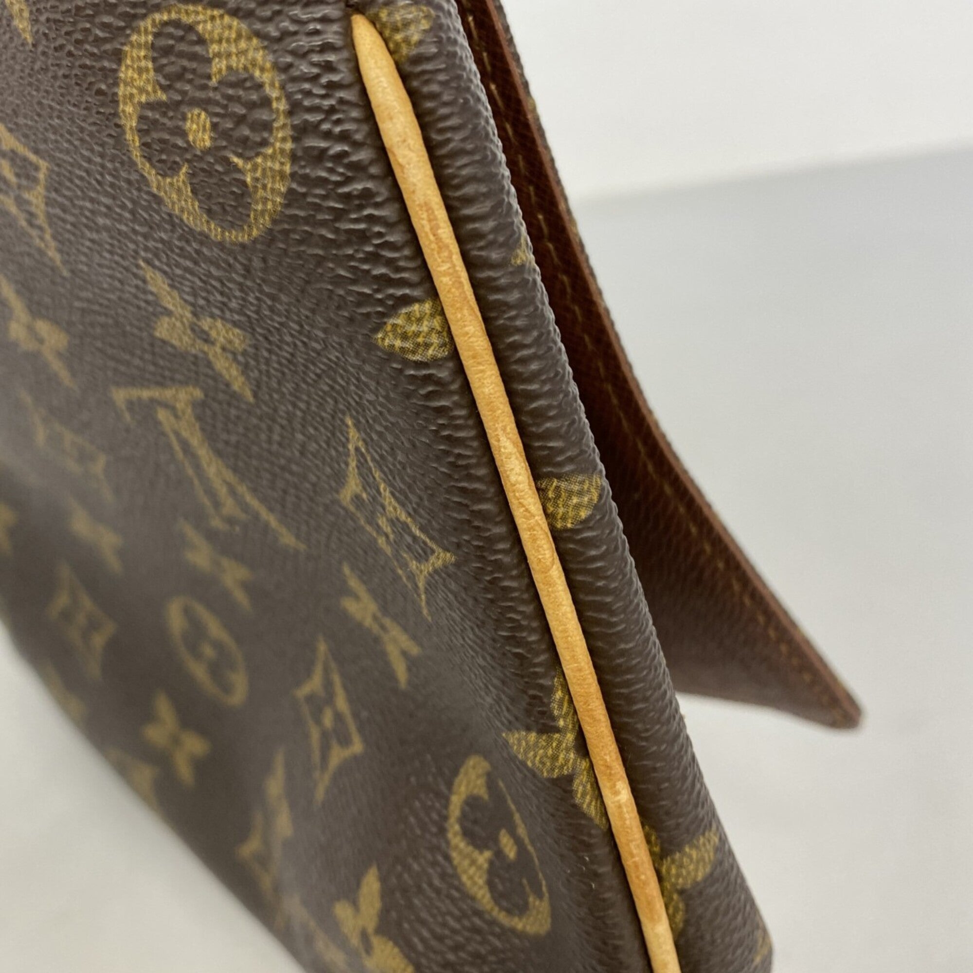 Louis Vuitton Brown Shoulder Bag (Pre-Owned)
