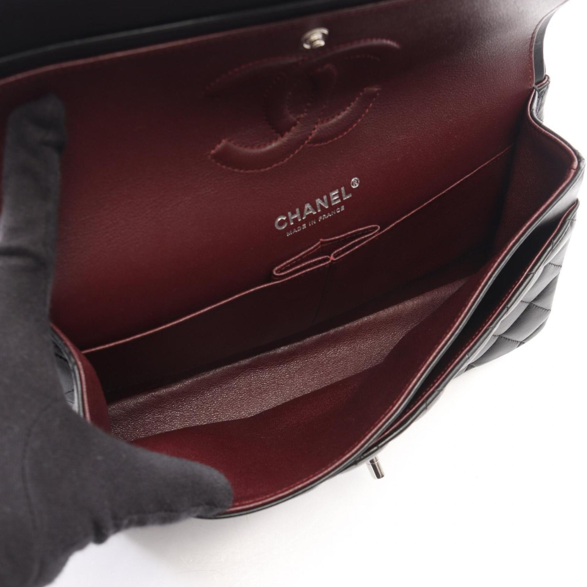 Chanel Black Leather Handbag Shoulder Bag (Pre-Owned)