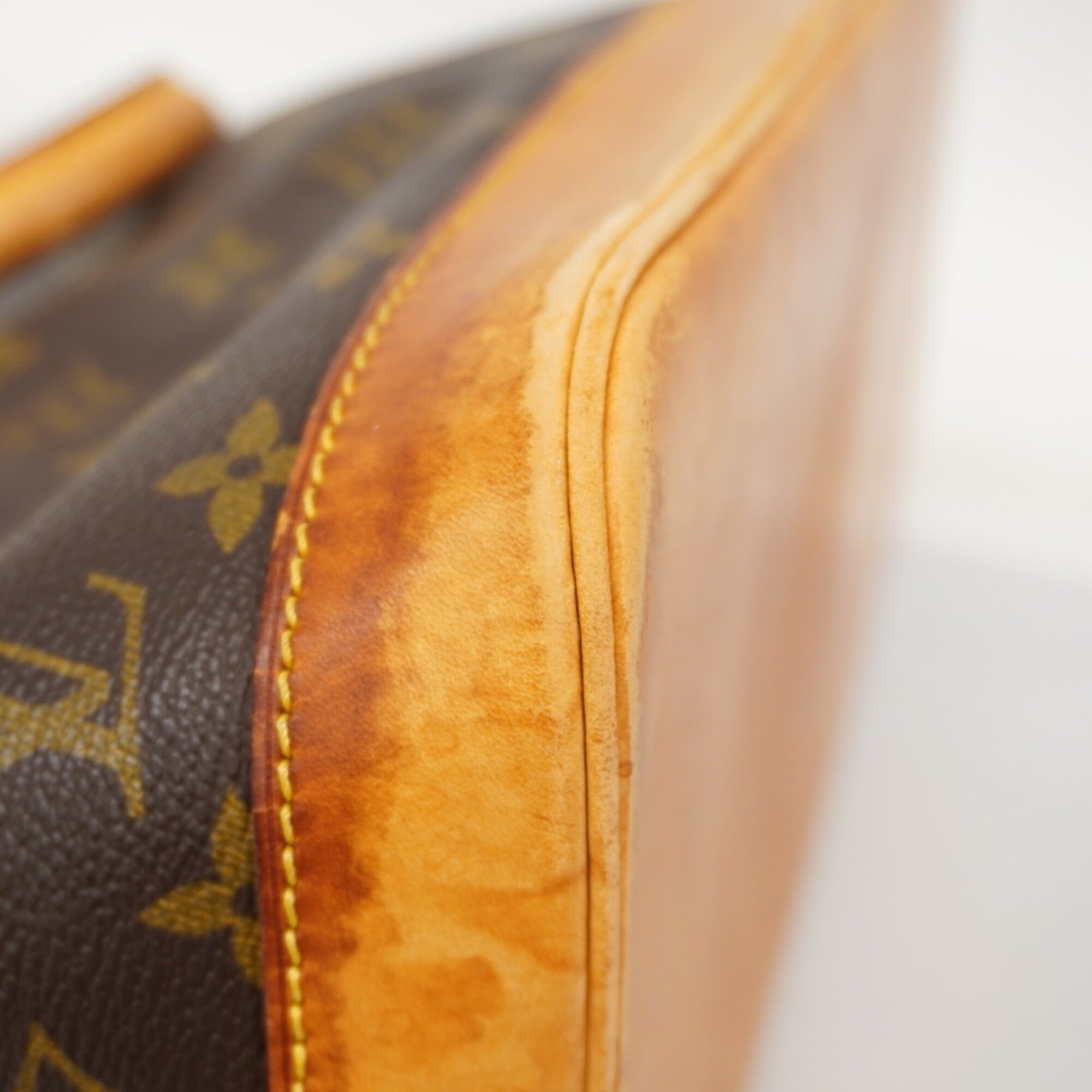 Louis Vuitton Brown Handbag (Pre-Owned)
